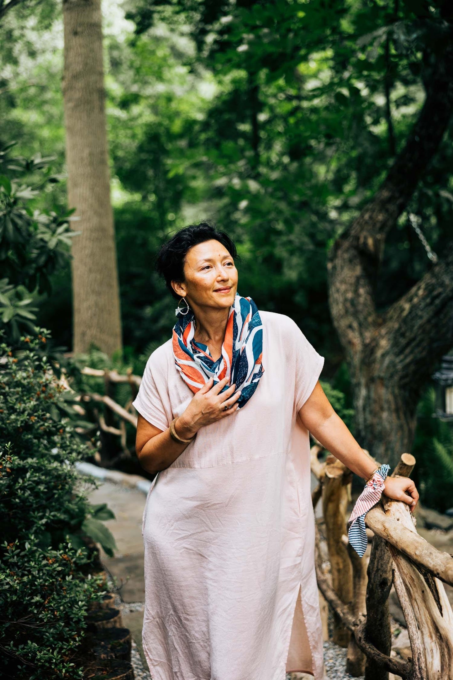 Scarf lg autumn leaves cotton 70Lx20W blu/rust/wht