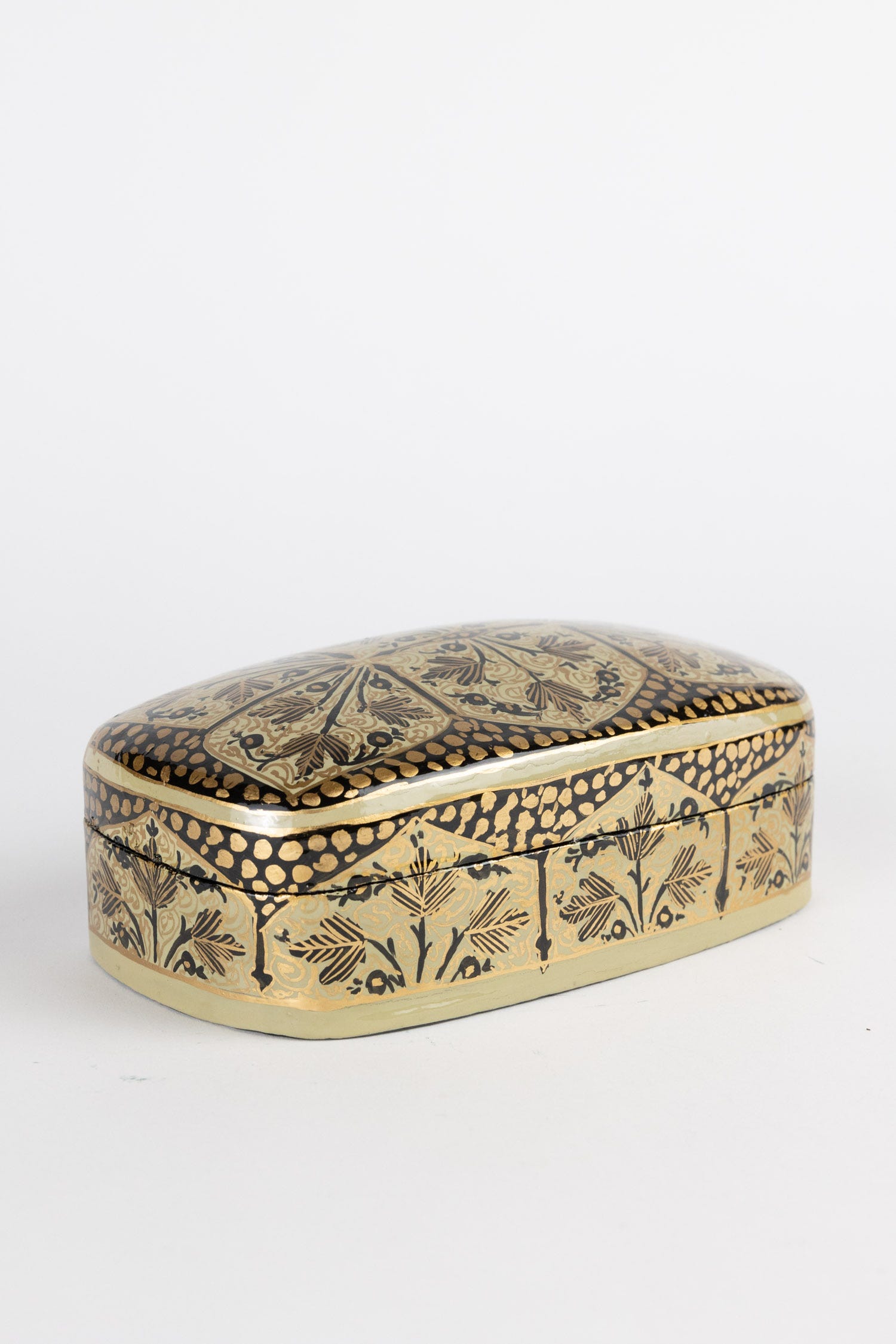 Box leaves painted ppr mache 7x4x2.5 gold/black