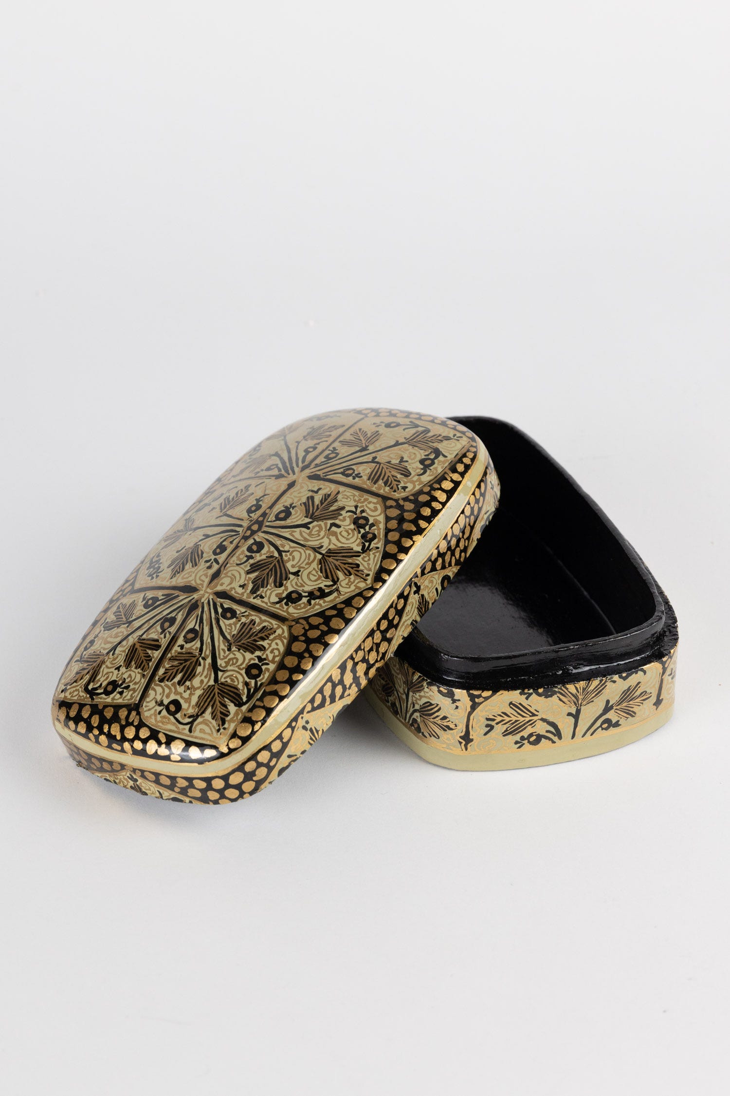 Box leaves painted ppr mache 7x4x2.5 gold/black