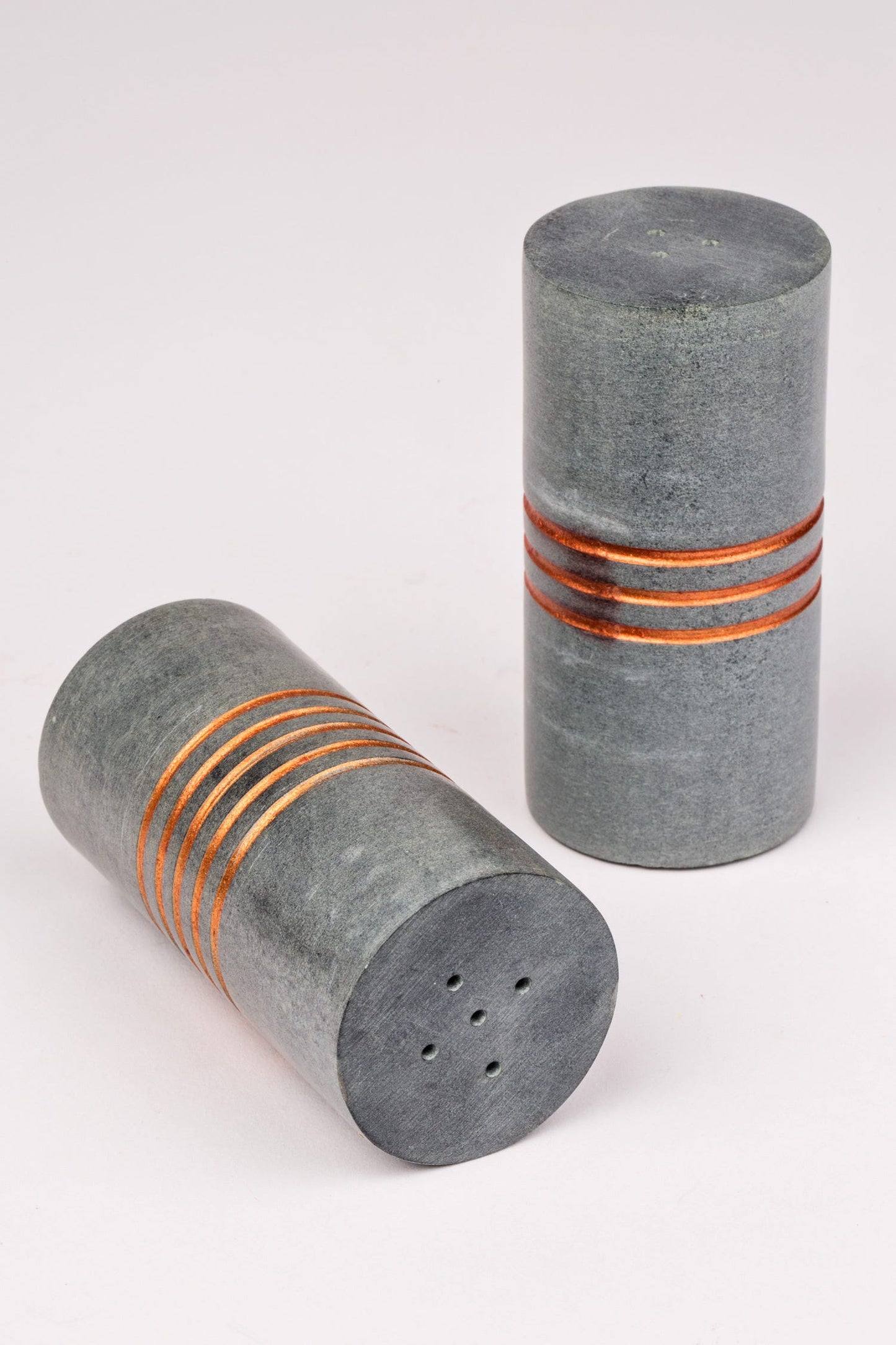 Salt & pepper shakers stone 3.5H
