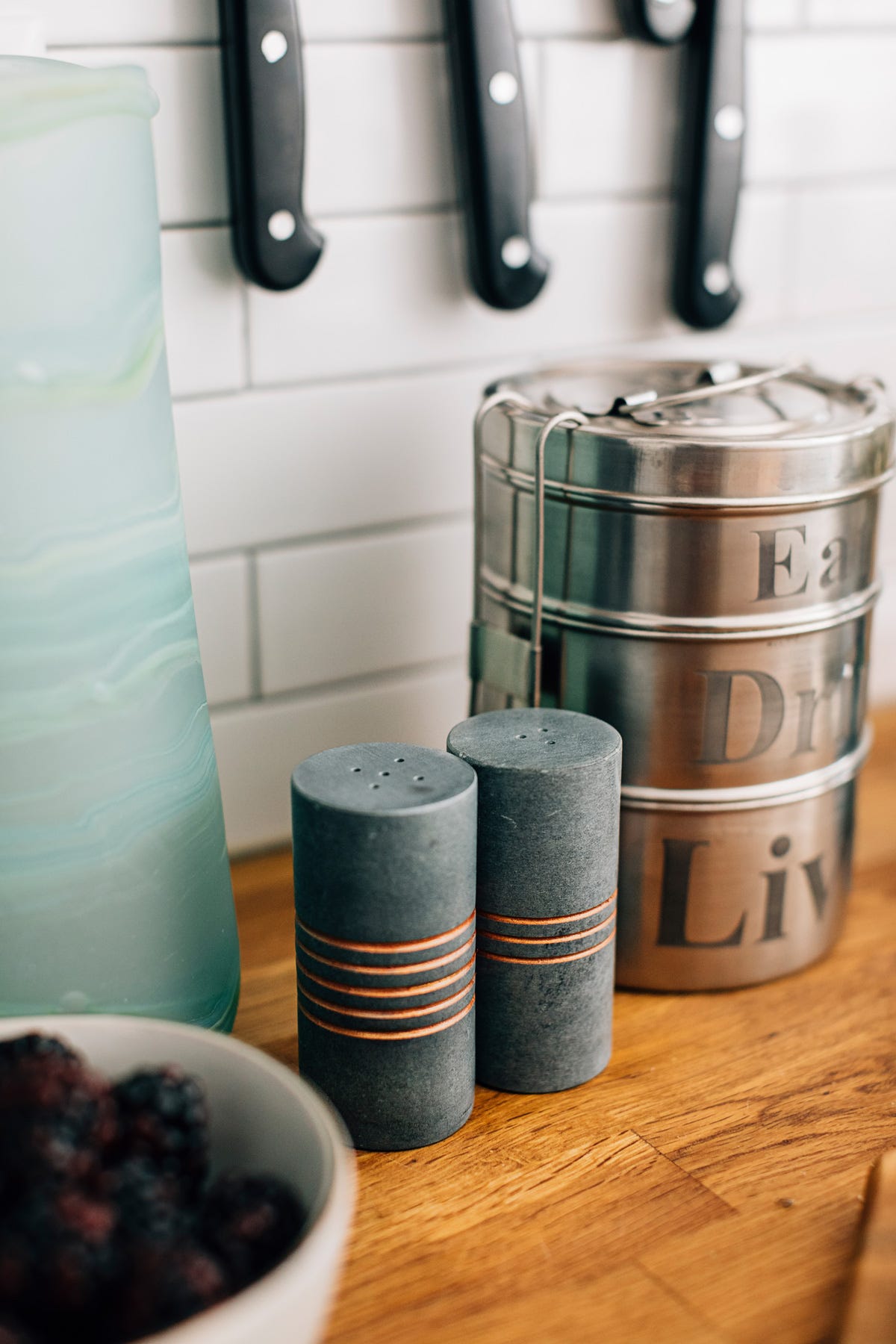 Salt & pepper shakers stone 3.5H