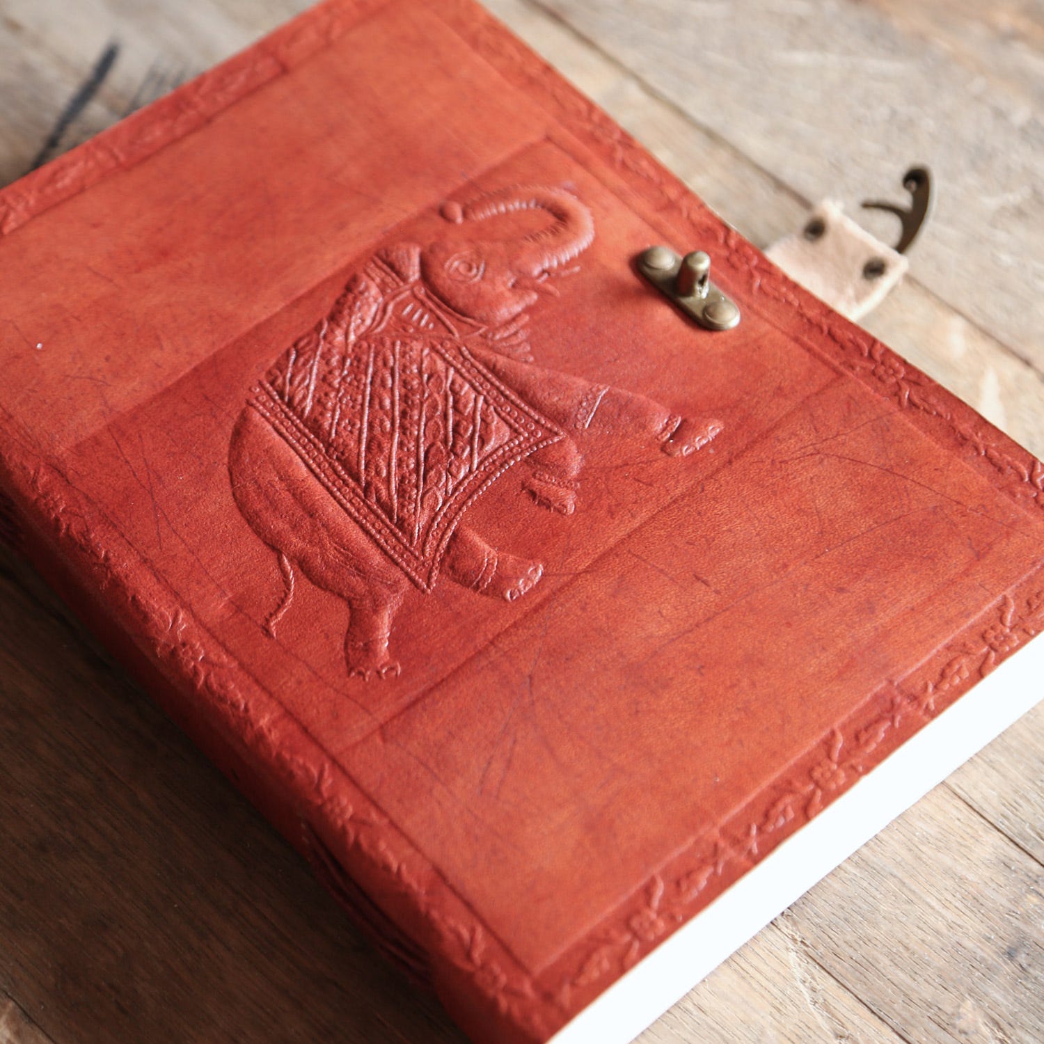 Journal eleph emb lthr/ppr 9x6