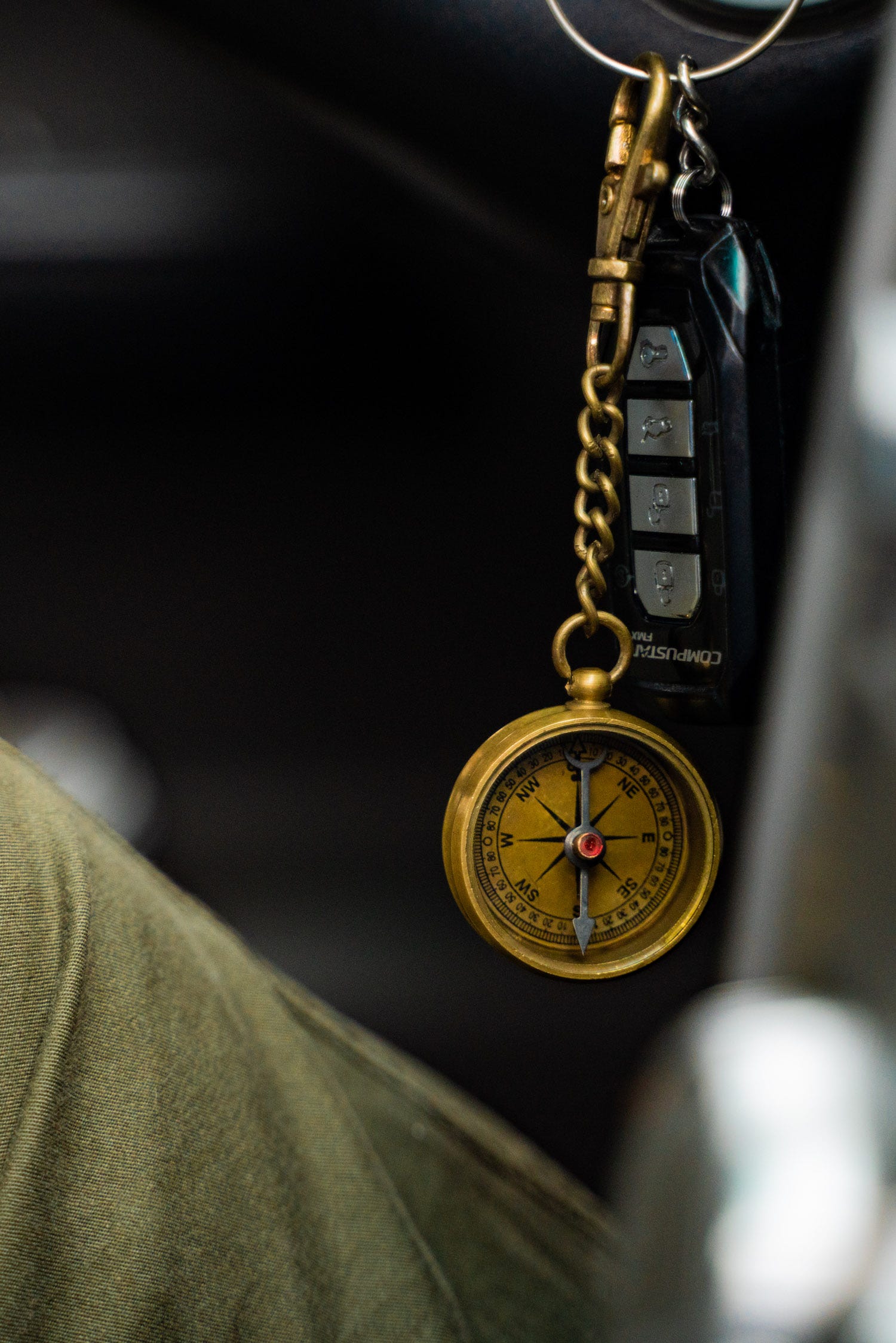 Compass w/chn mtl 1.25D gld clr