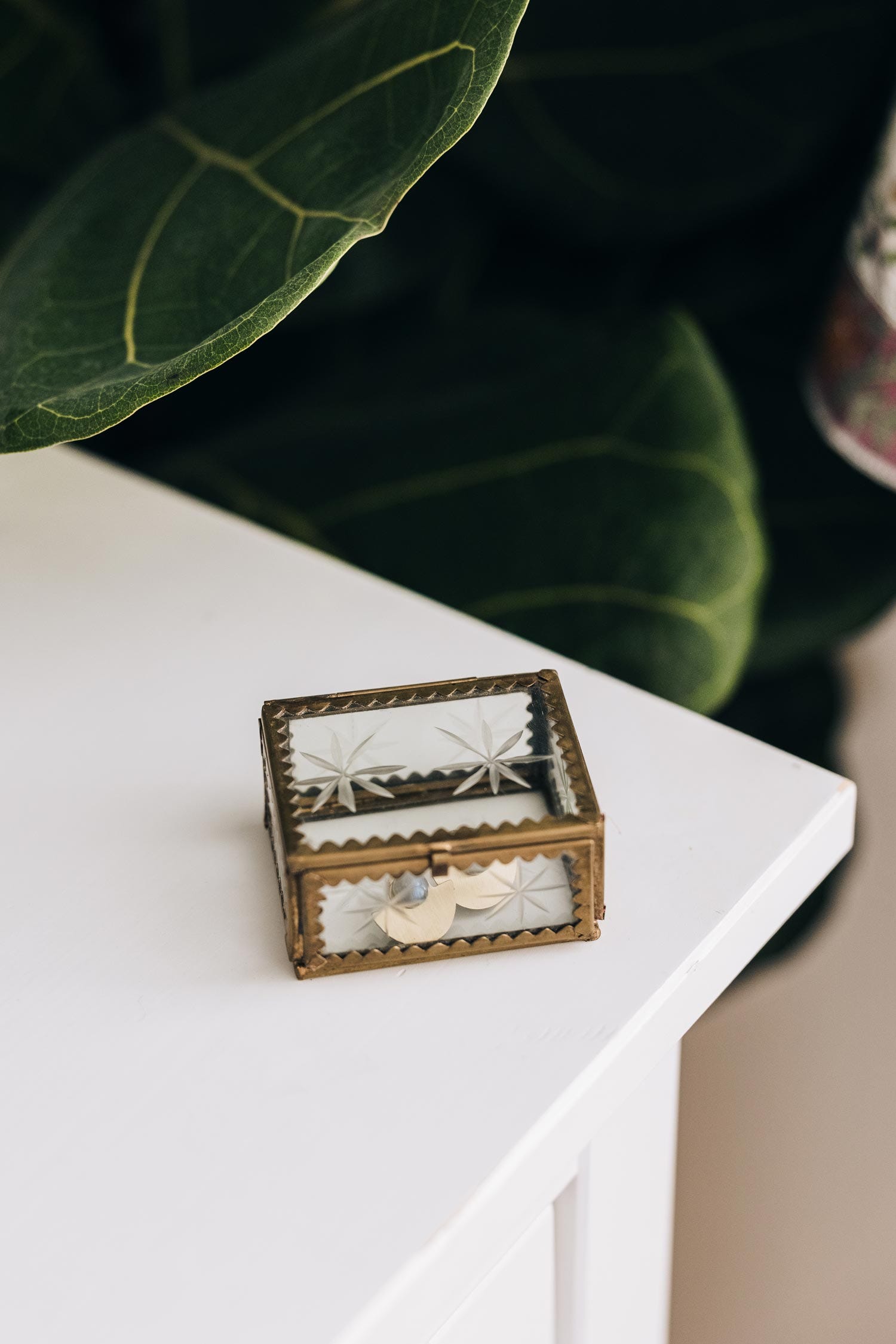 Jewelry box mini M/3 etched glass 2.5Lx2 br color