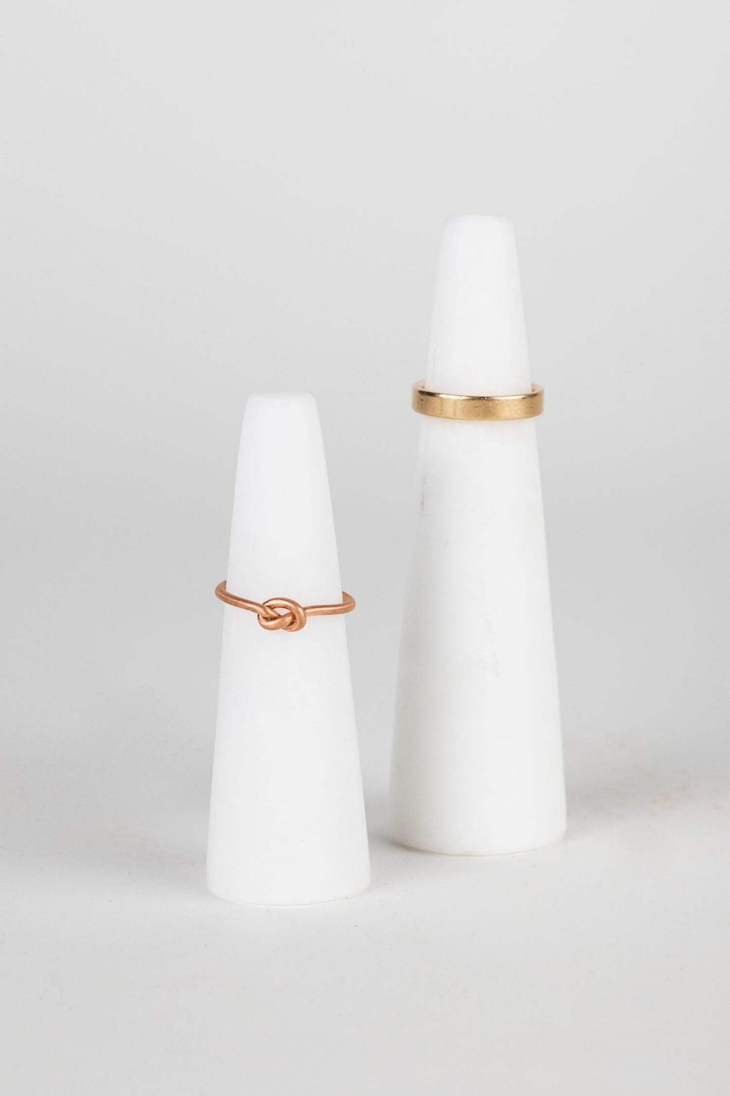 Ring holders cones s/2 marble 3H/4H white