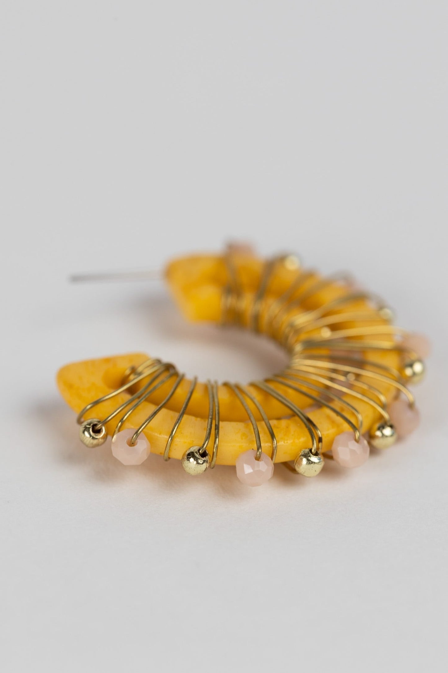 Earrings wrapped crescent bone/brass 1.5D yel/gold