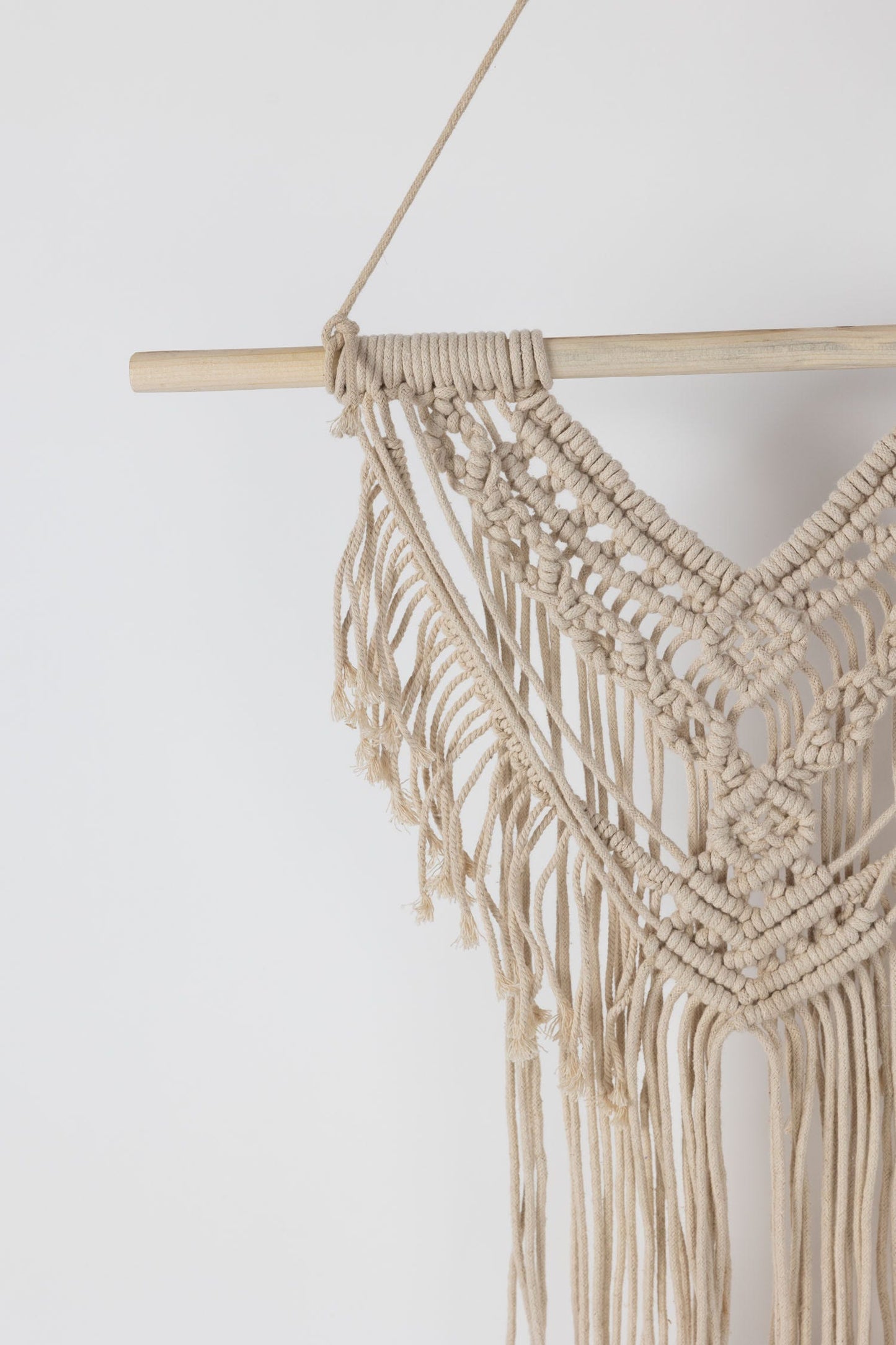 Wall hanging macrame cord/wood 18Wx27 cream