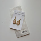 Earrings oval wrapped onyx/brass 1.5L pink/gold