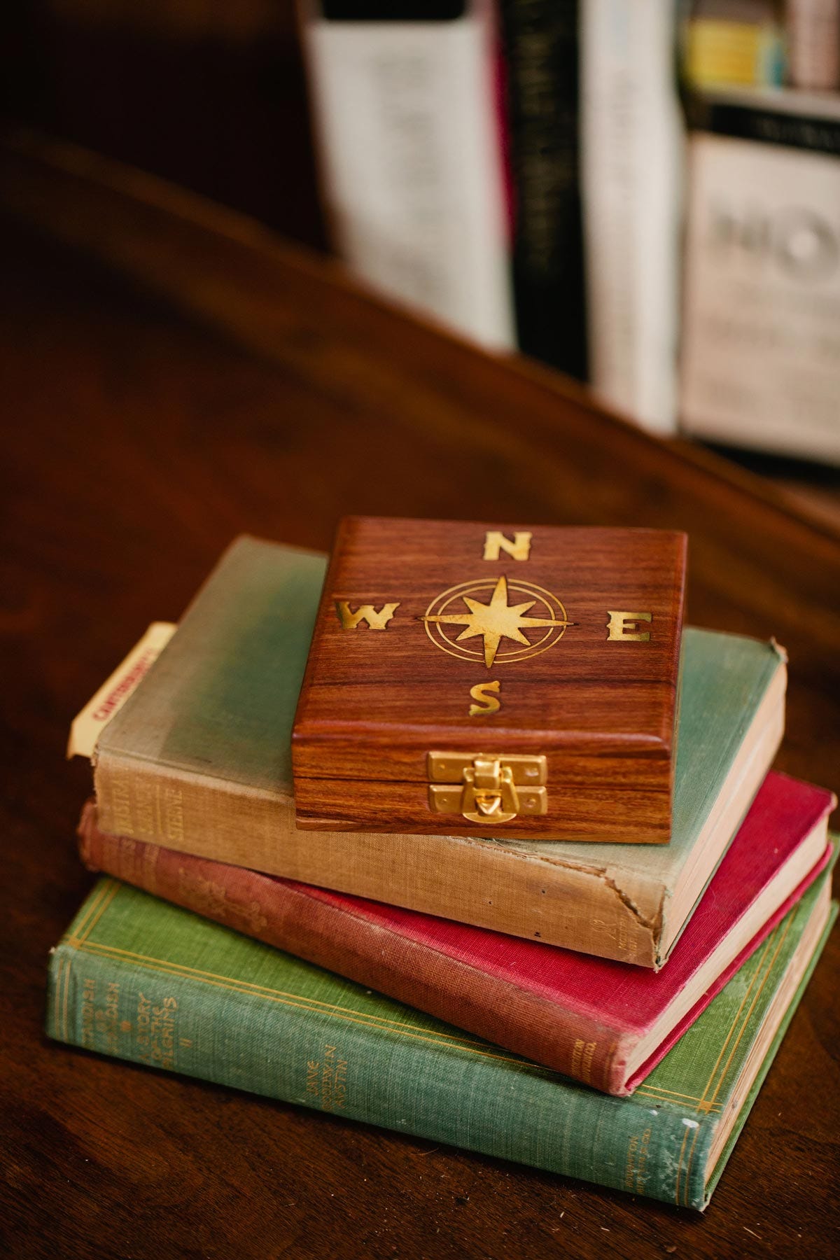 Compass w/box sheesham wd/mtl 4sq brn/gld
