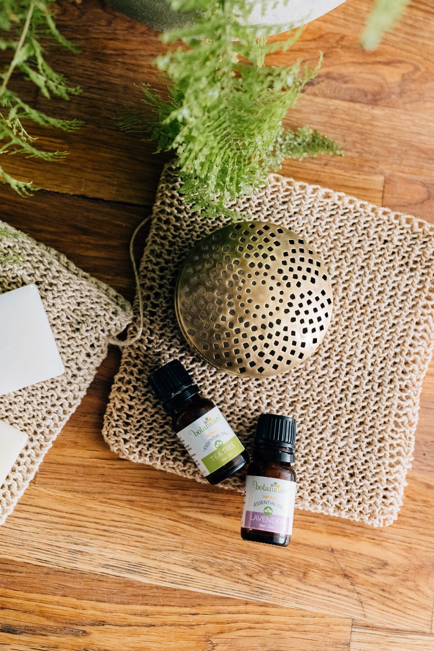 Diffuser f/essential oils w/pads metal 3Dx2H br