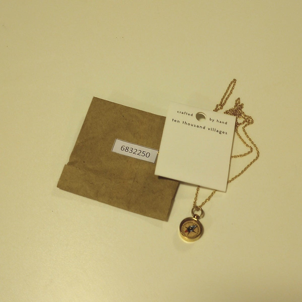 Necklace mini compass pend mtl/glass .6Dx32L br