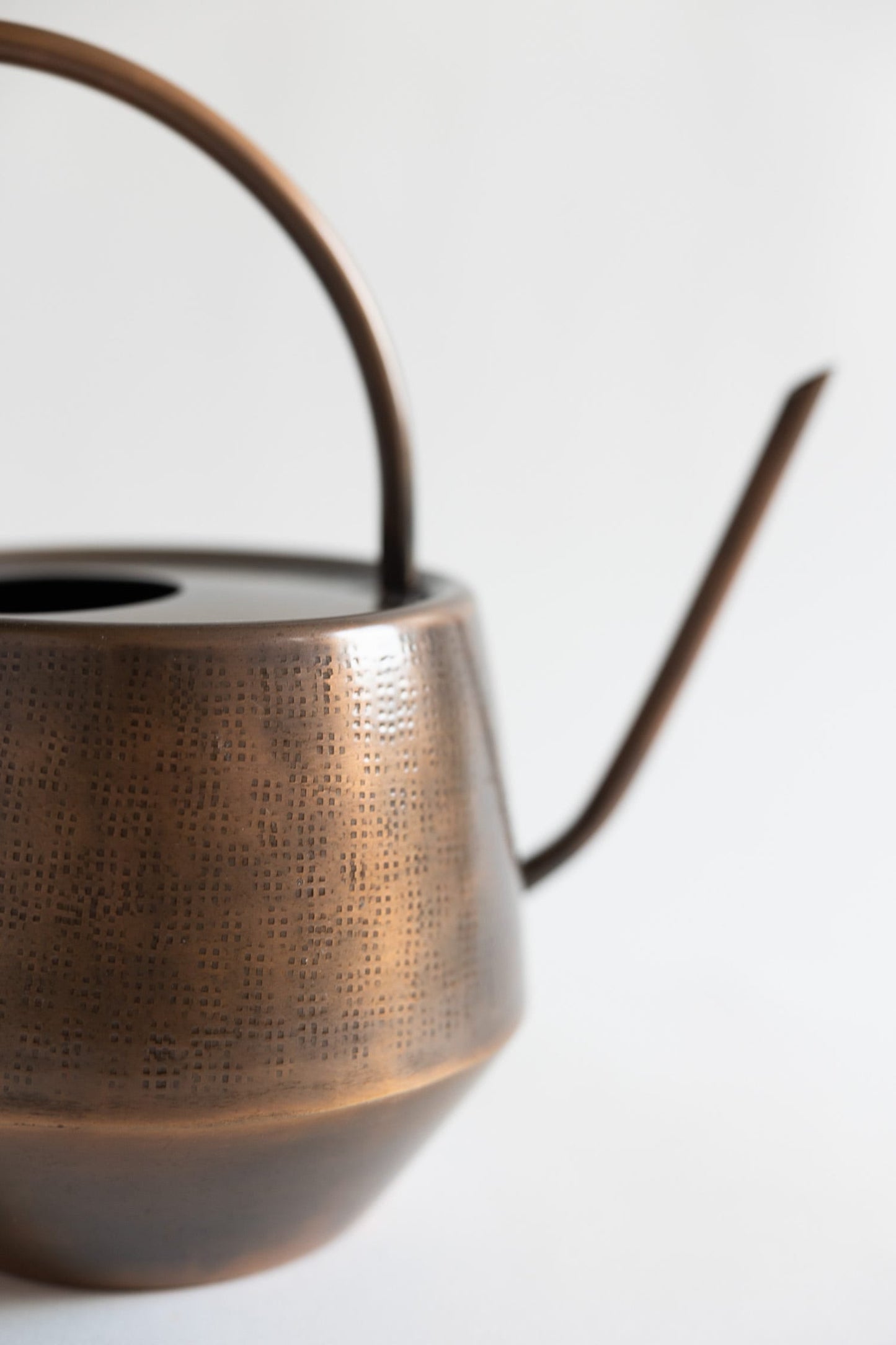 Watering can hammered iron 12.5Lx10.25H antq cppr