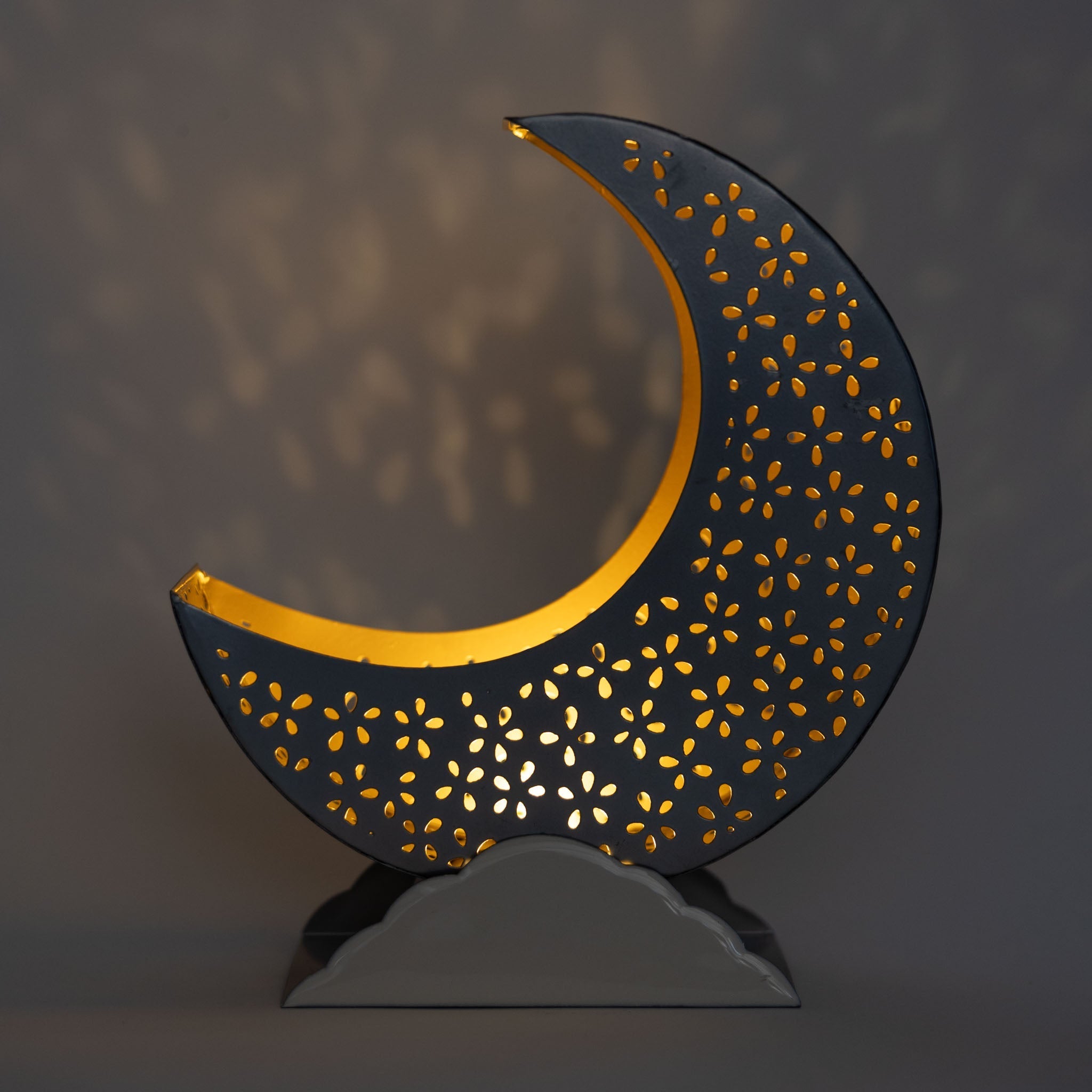 Candleholder crescent moon iron 10.5H silv/wht/gld