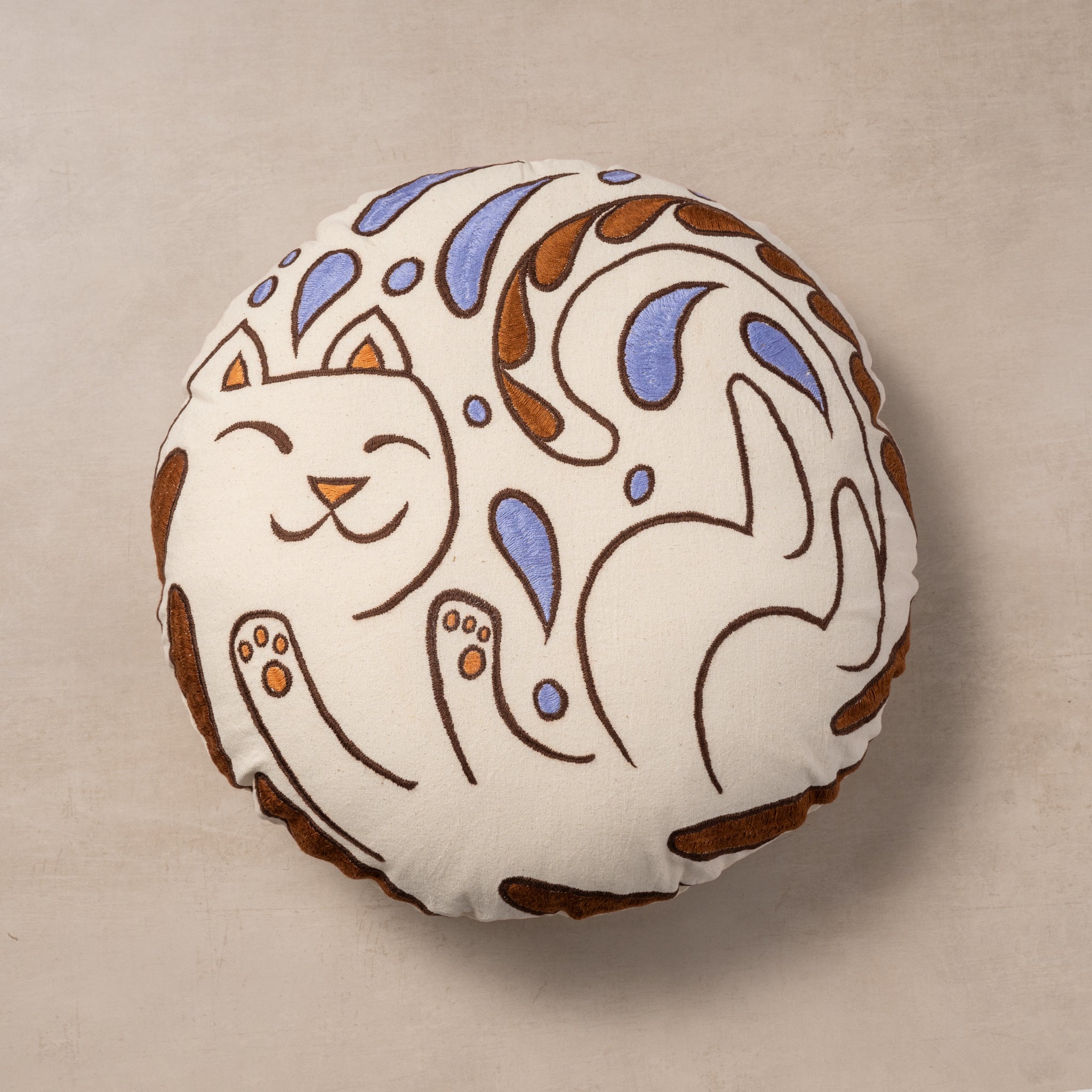Pillow cat w/water embrd cttn 20D crm/brn/blu