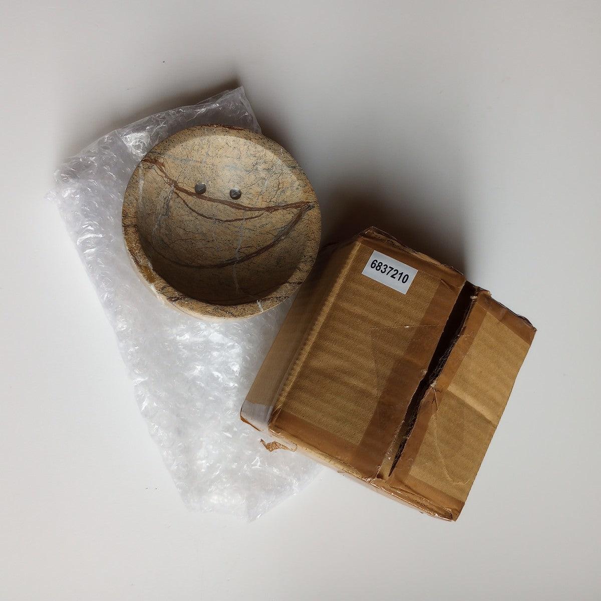 Soap dish angled bidasar stone 4.25Dx2.5 nat/brn