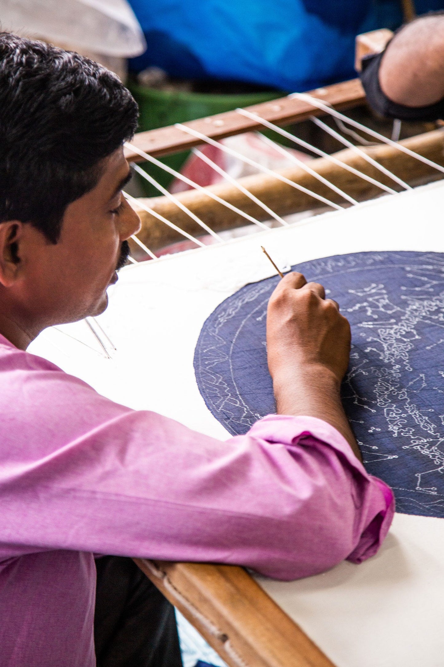 Wall hanging stars emb cotton/beads 22sq navy