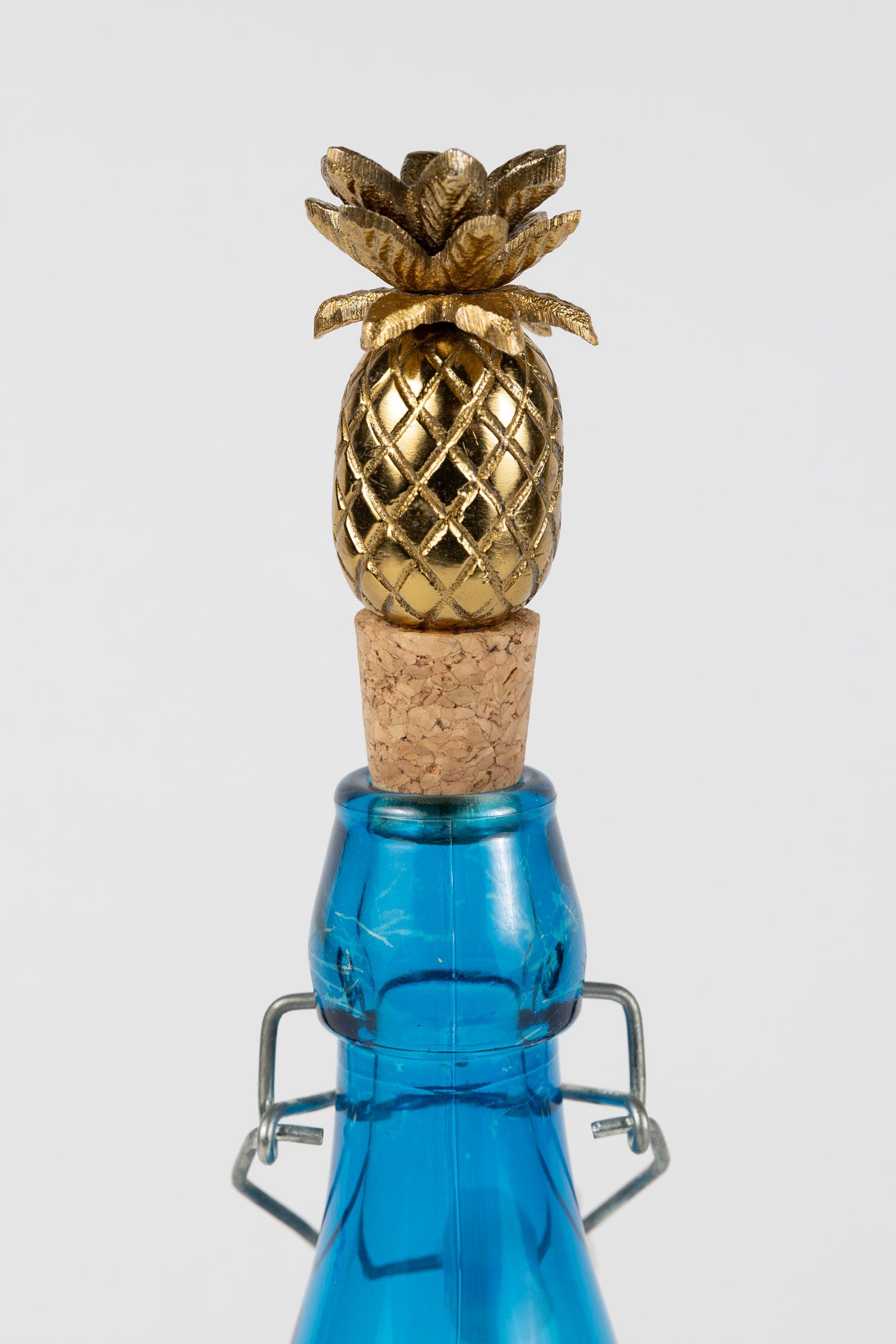 Bottle topper pineapple metal/cork 1.5Dx3.75H gold