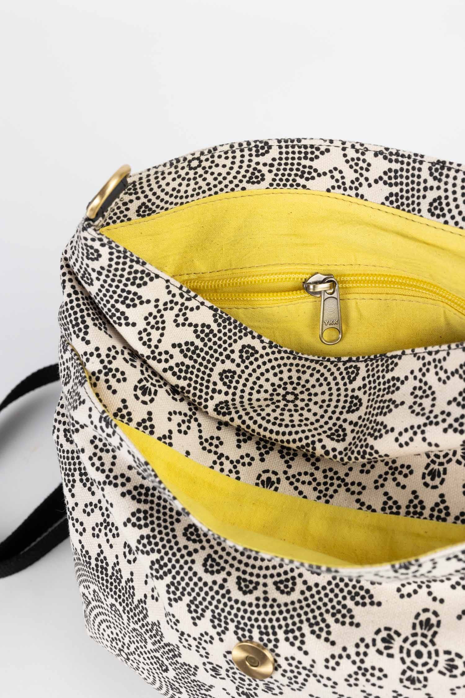 Backpack travel circle design canvas 14W blk/wht