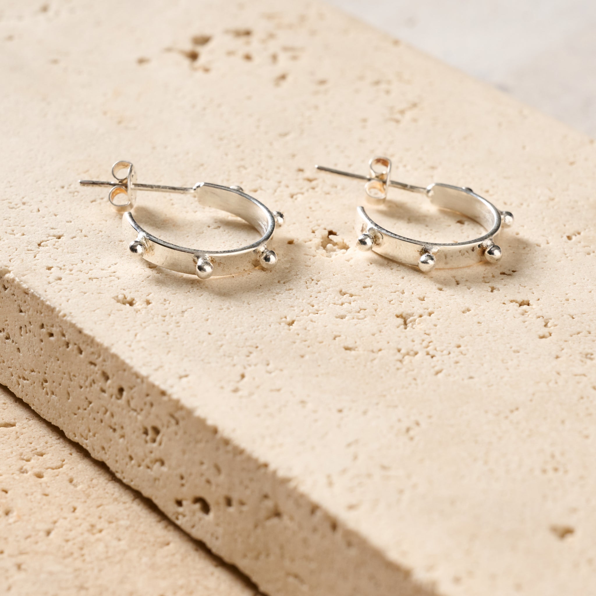 Earrings post studded hoop br/silv pltd .75D silv