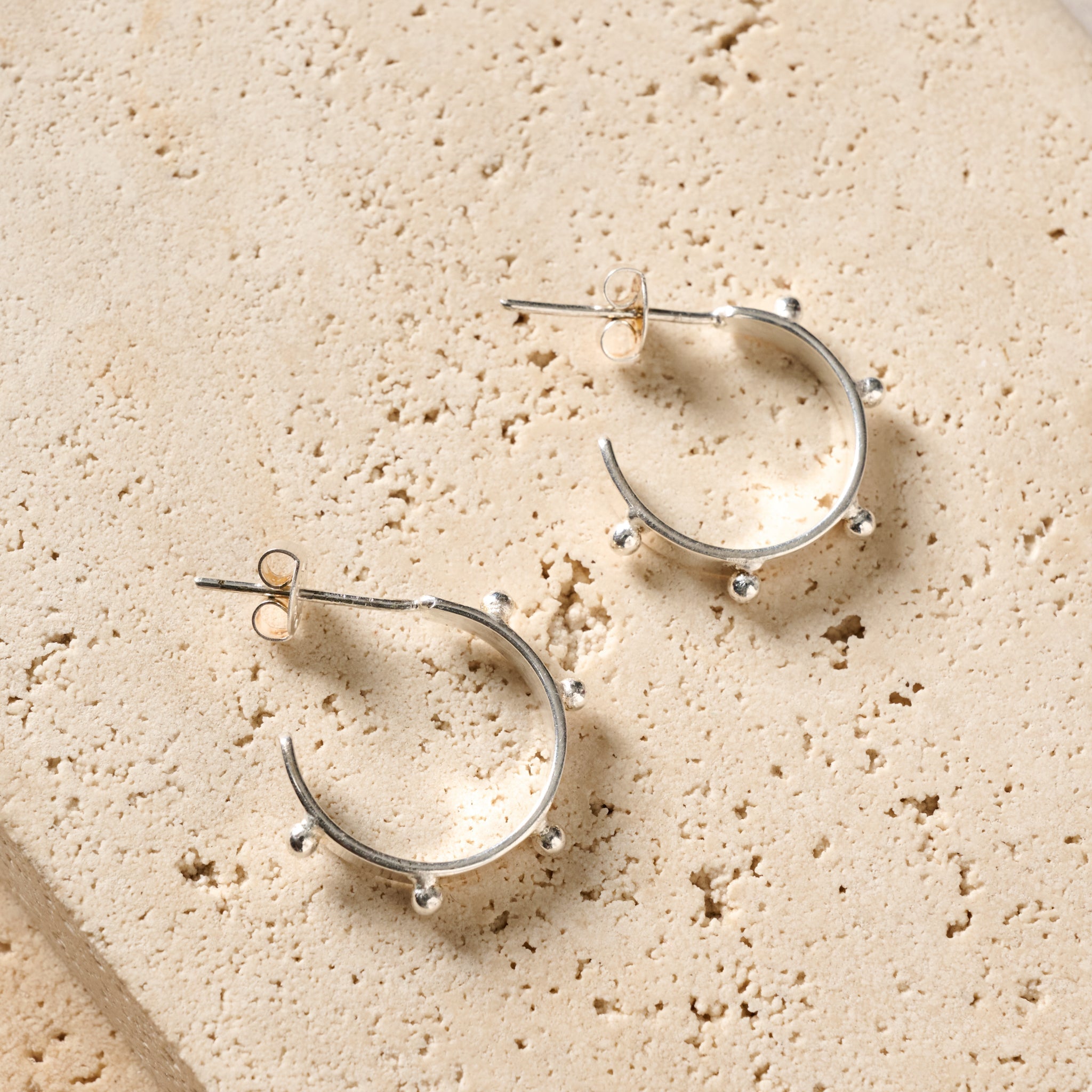 Earrings post studded hoop br/silv pltd .75D silv