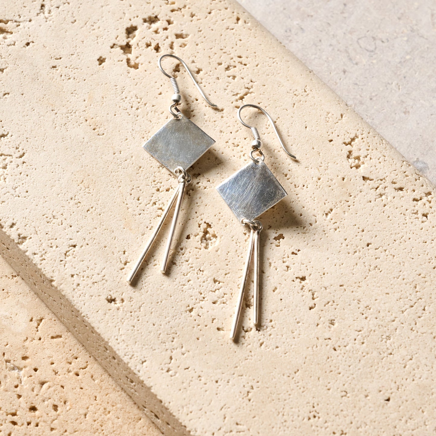 Earrings small sq w/spokes br/silv pltd 3L silv