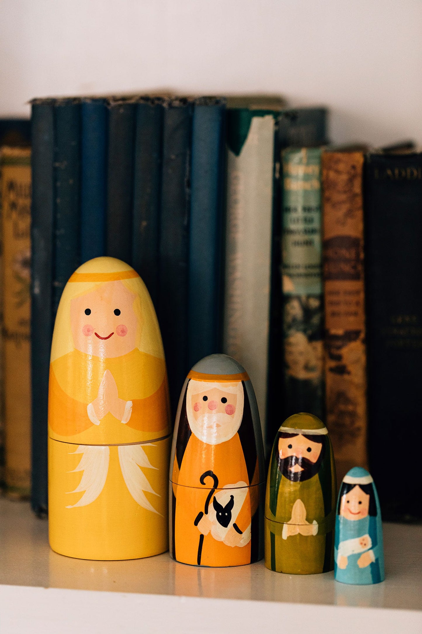 Nativity nesting dolls wood 2.5Dx5.5H yel/multi