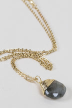Necklace capped pend/fine chain 15L olive/gold
