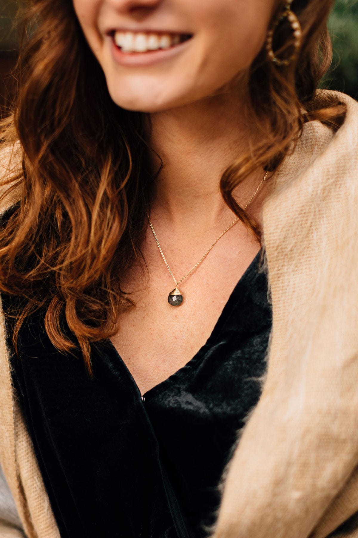 Necklace capped pend/fine chain 15L olive/gold