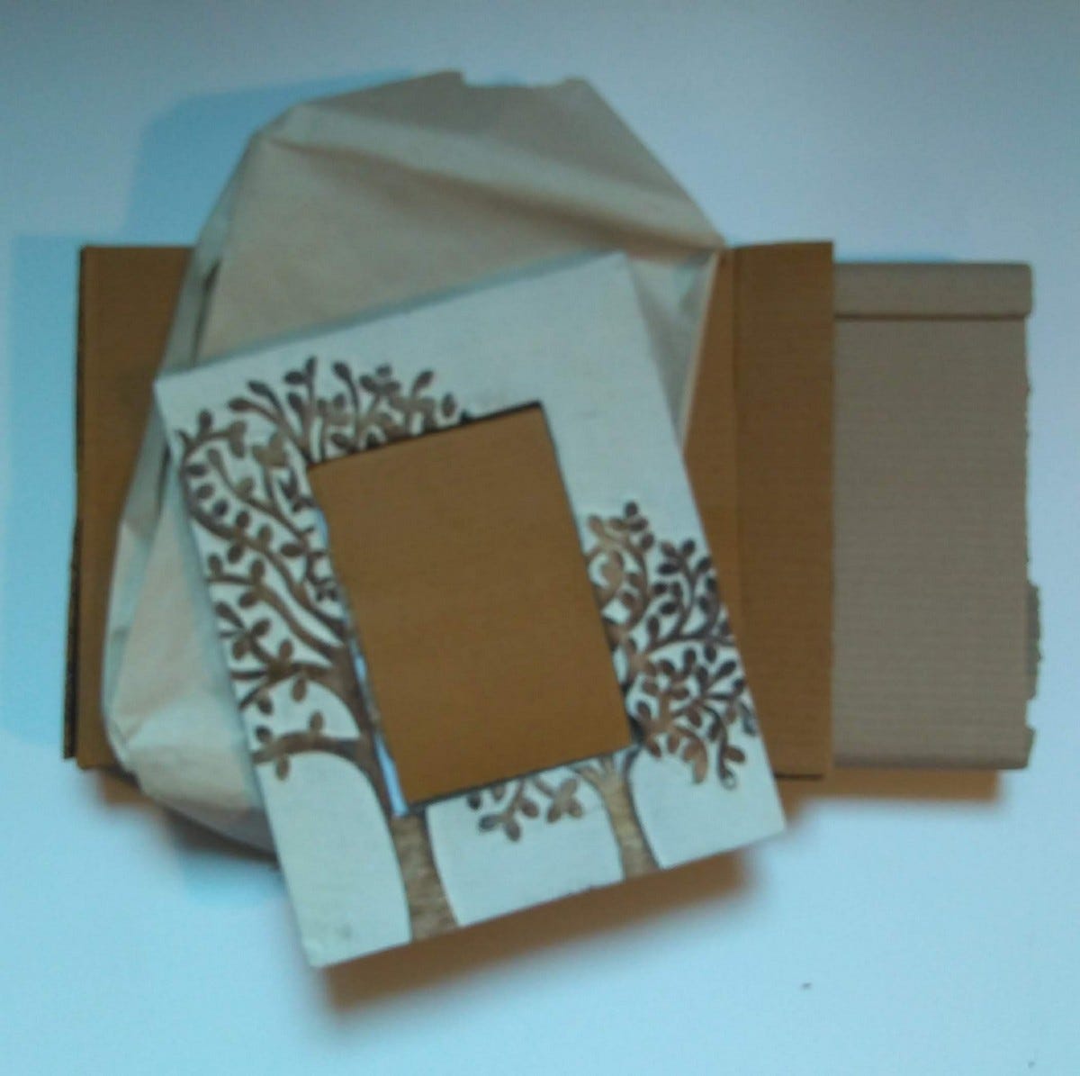 Frame trees f/5x7 wood 9Wx11H cream/brown
