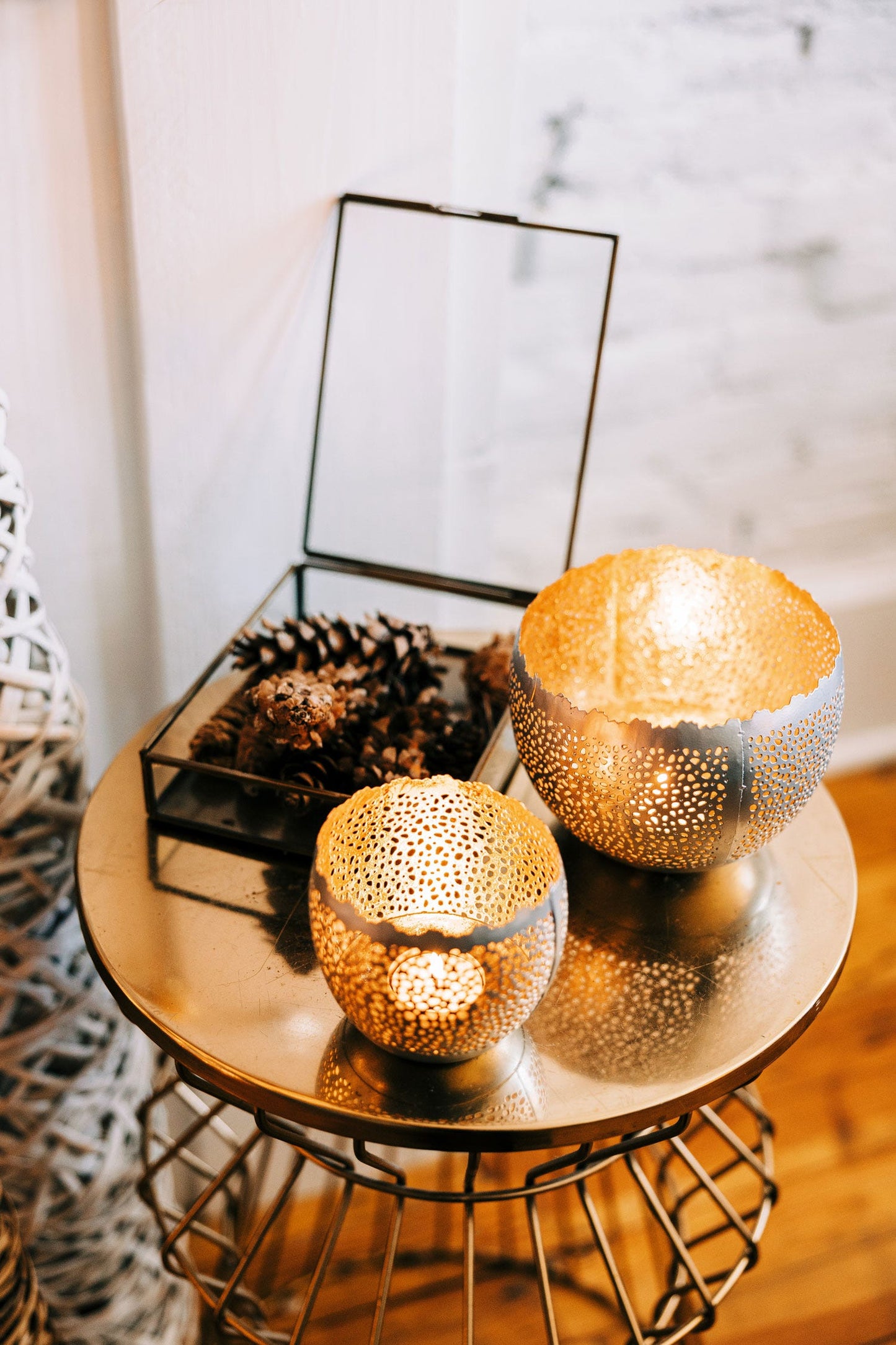 Jewelry box hinged lid glass/metal 8x6x2H brass