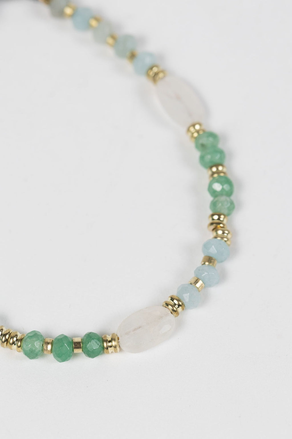 Bracelet moonstone/onyx cttn cord adj wht/aqua/gld