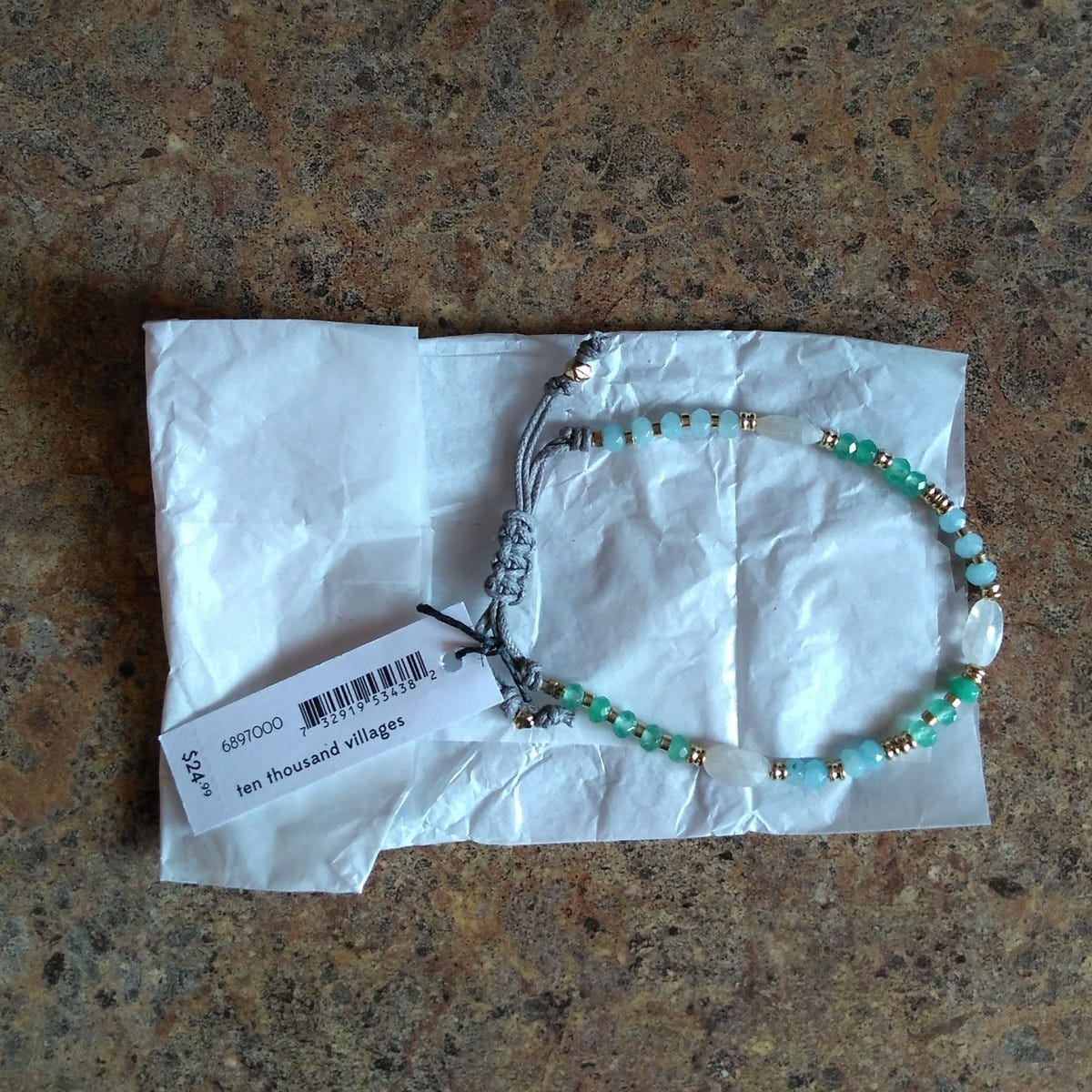 Bracelet moonstone/onyx cttn cord adj wht/aqua/gld