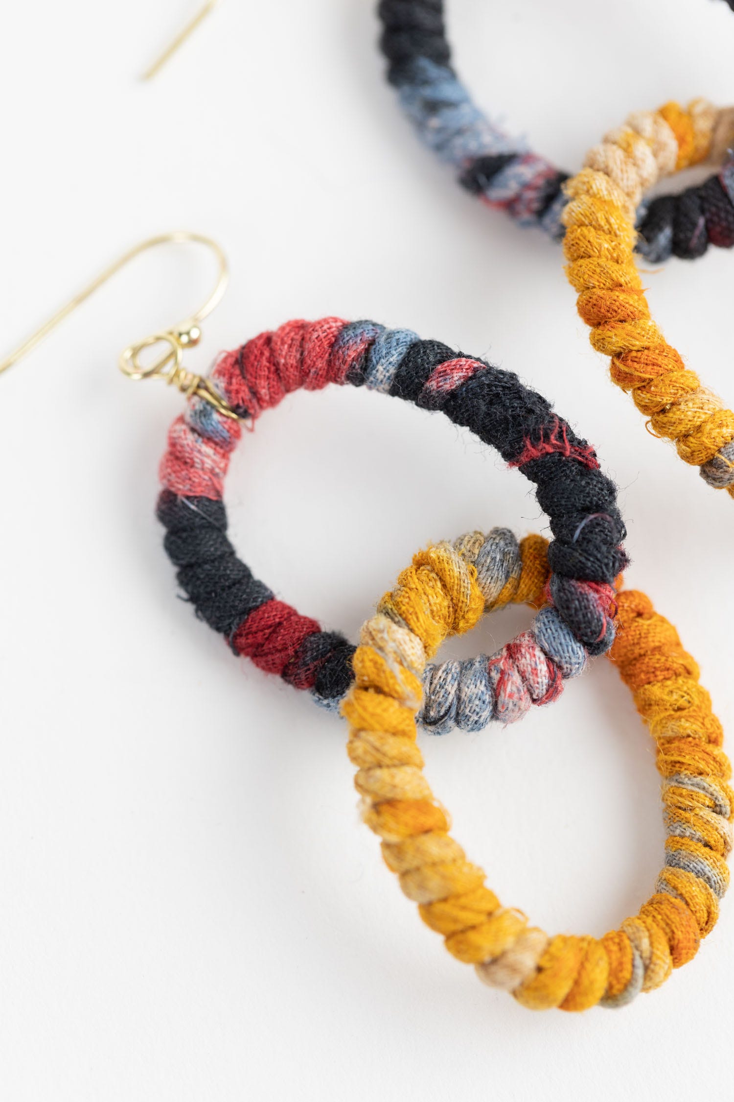 Earrings sari wrapped links/mtl 2.5L multi/gold
