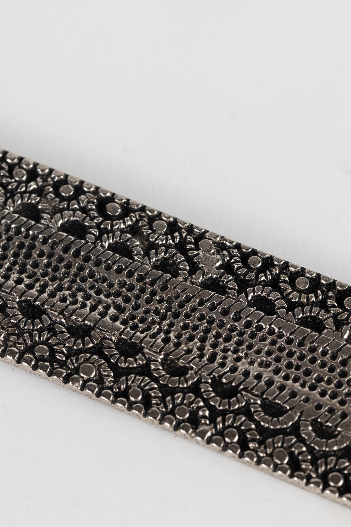 Incense holder w/elephant embossed metal 9L silv