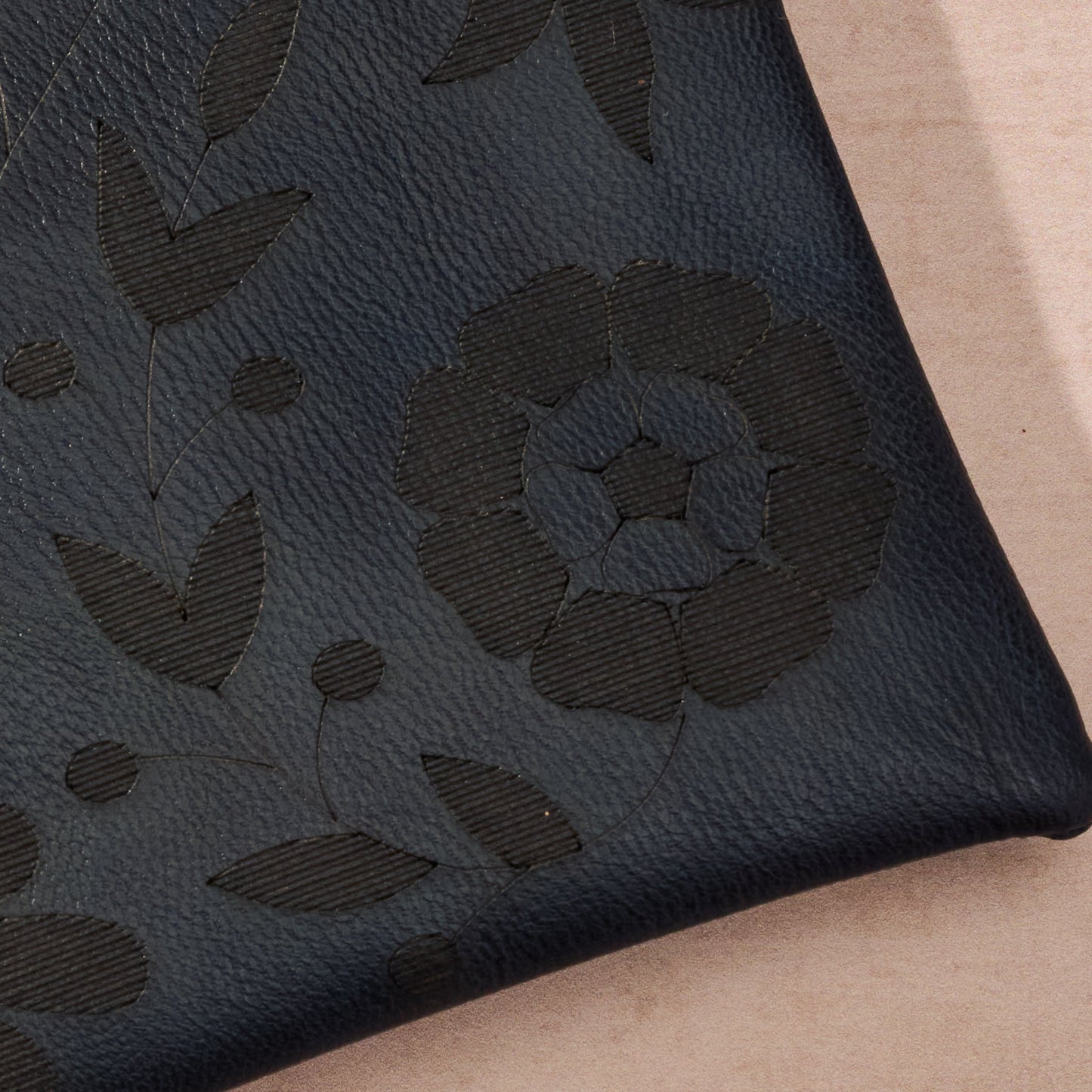 Gahara Embossed Coin Purse