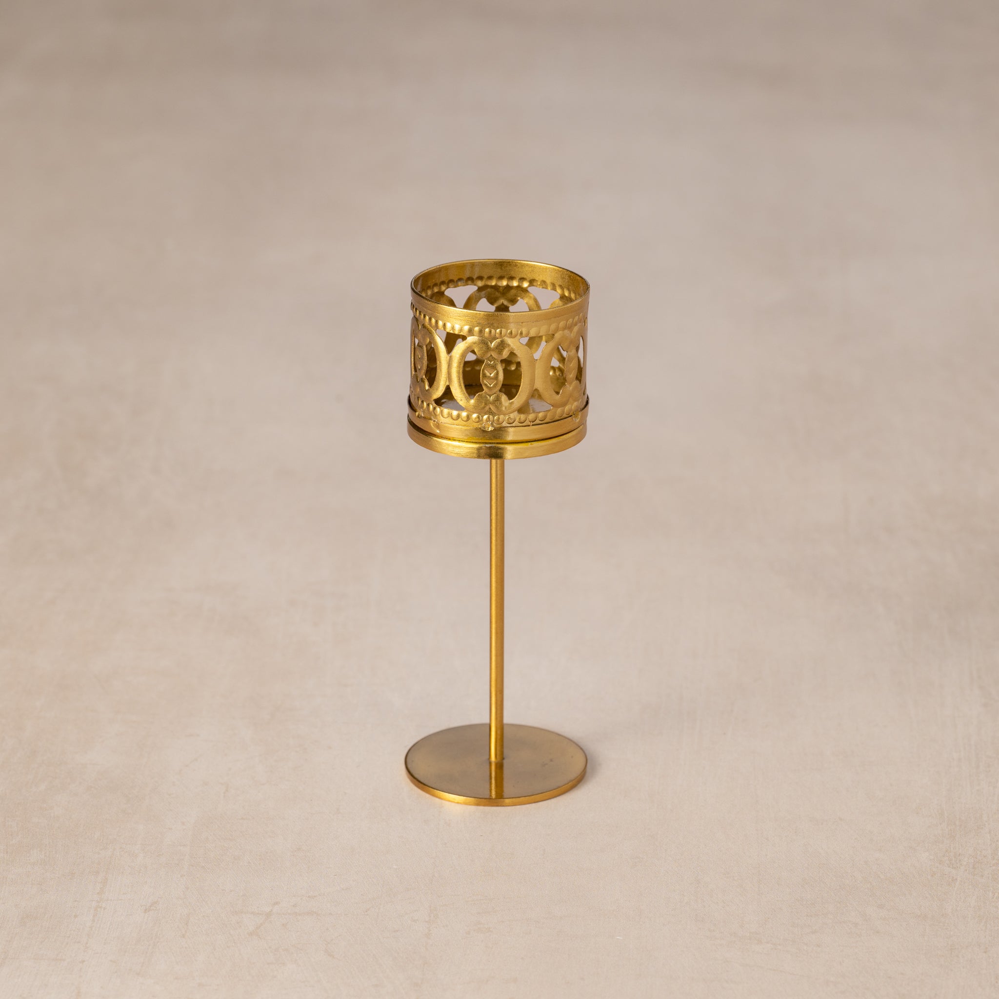 Candleholder short cutout w/stand M/2 iron 5.5H br