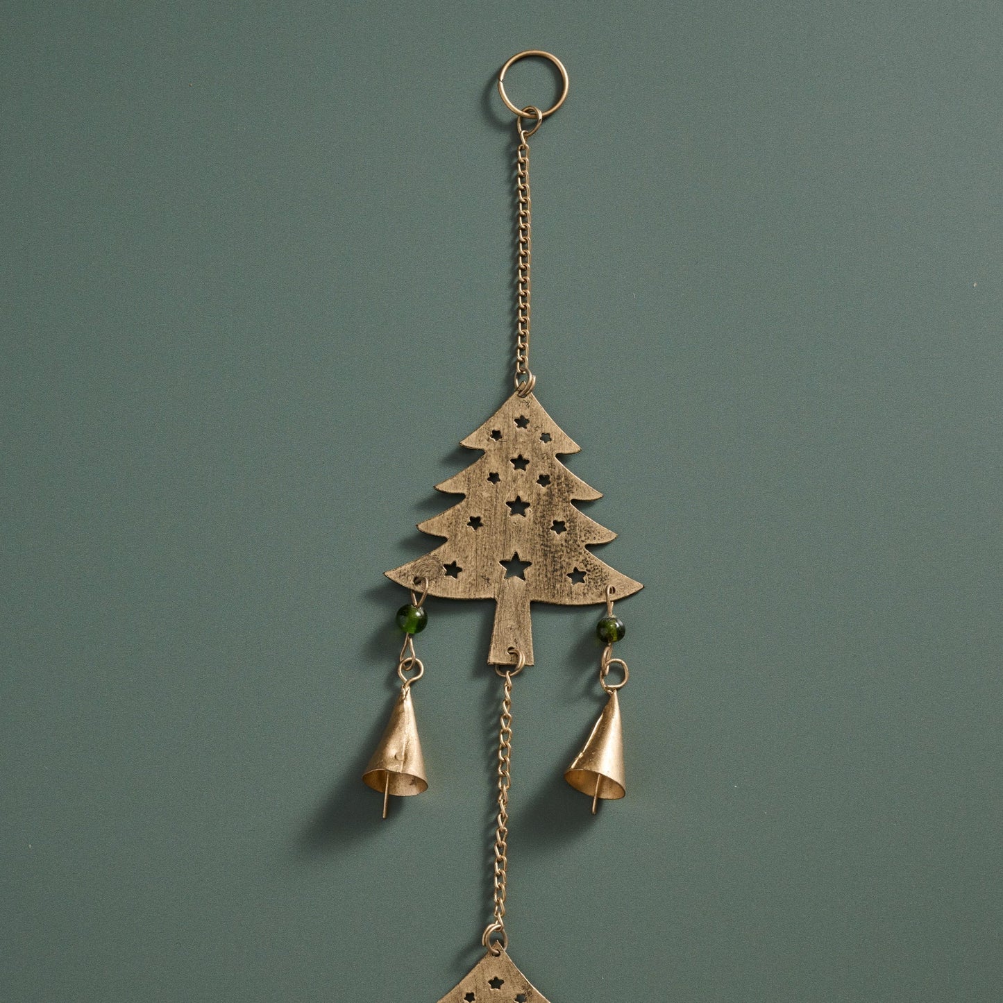 Chime four trees recycled iron/glss 35L brss/grn