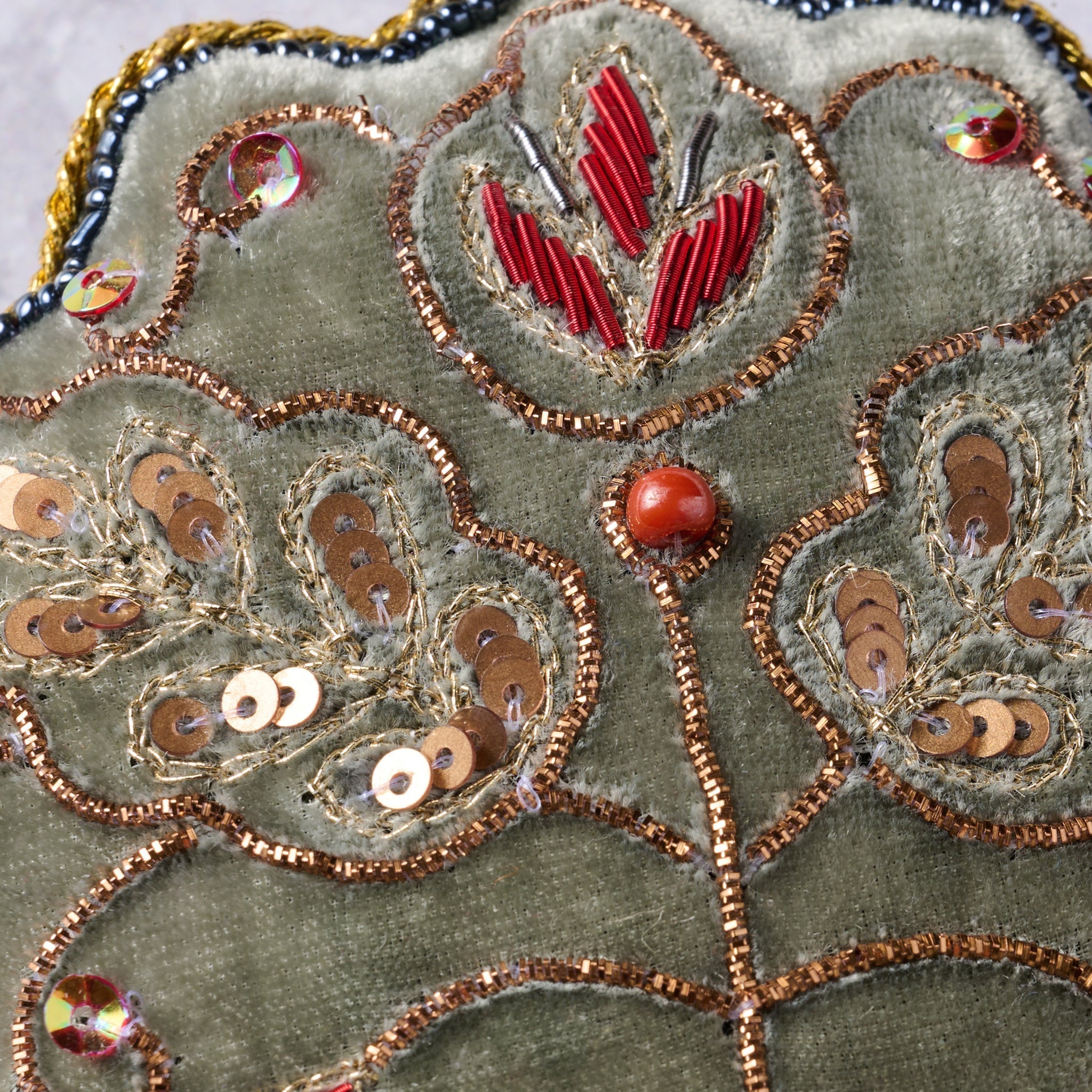 Ornament vintage M/2 stuffed velvet 4D grn/gld/rd