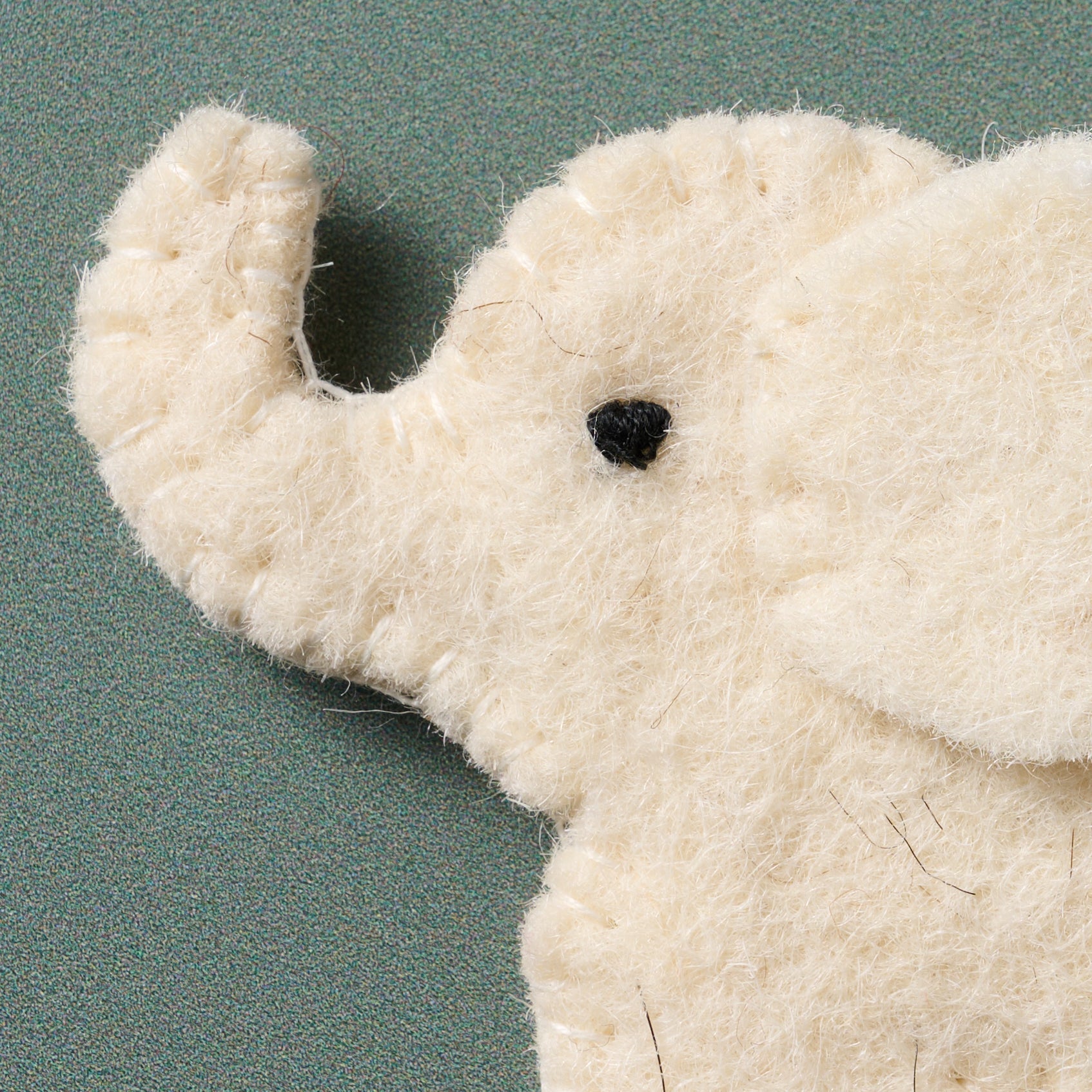 Ornament elephant M/3 wool felt 3.5W cream