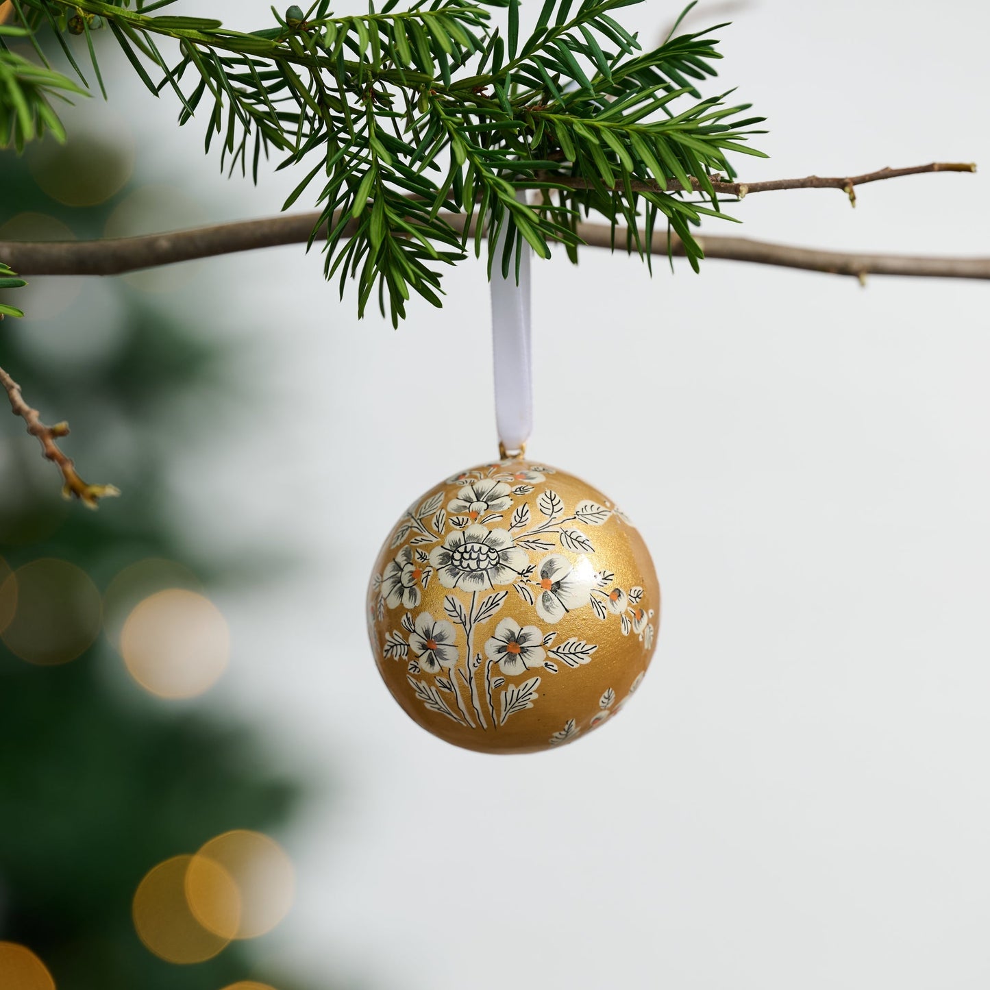 Ornament ball M/3 painted paper mache 2.5D gold