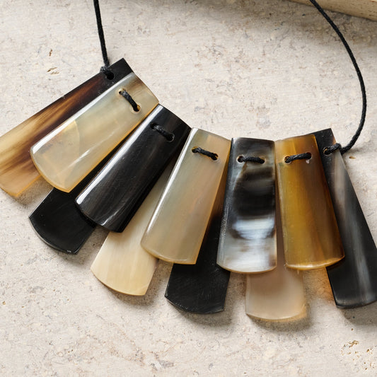 Necklace statement rect horn/cttn 16.5L brn/blk