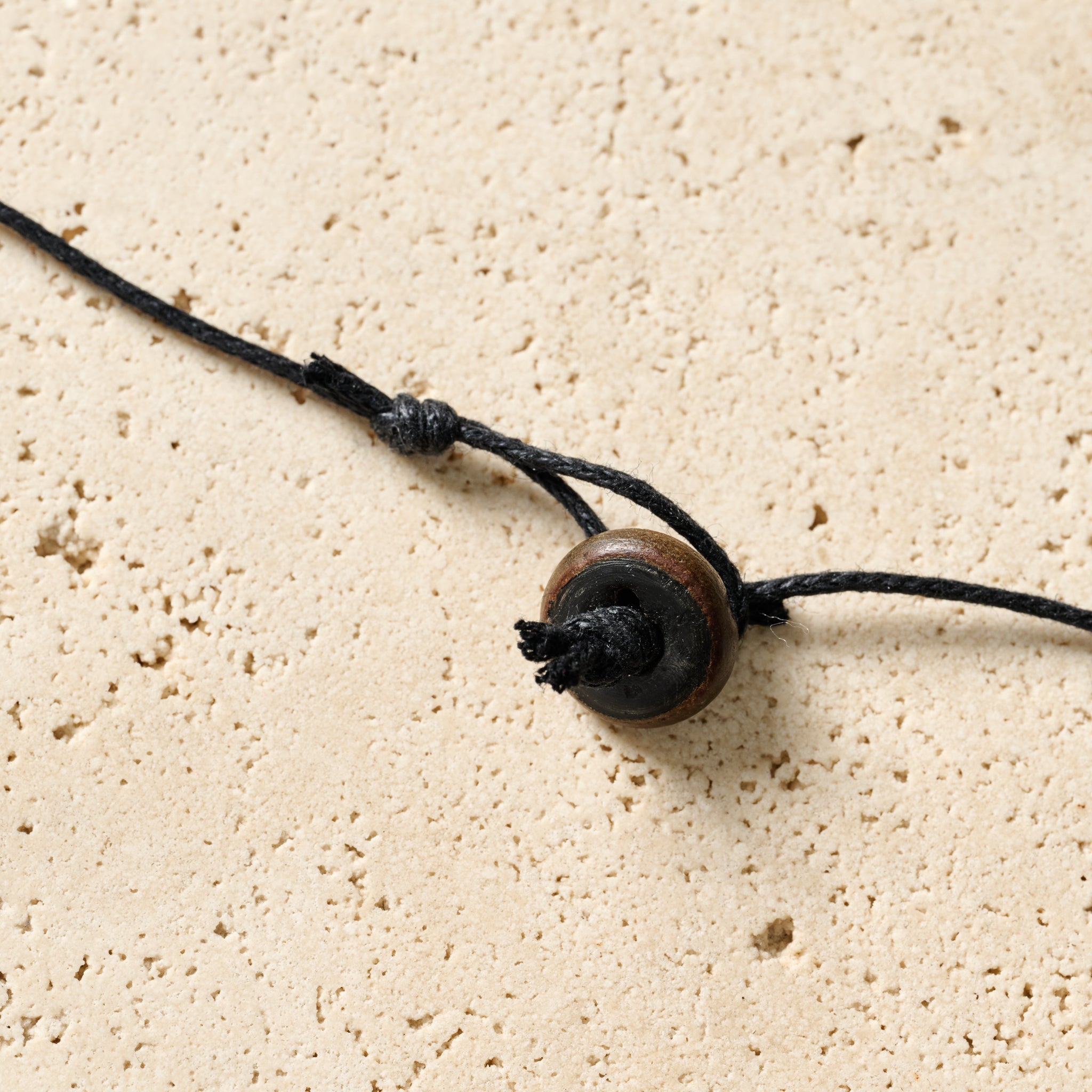 Necklace statement rect horn/cttn 16.5L brn/blk
