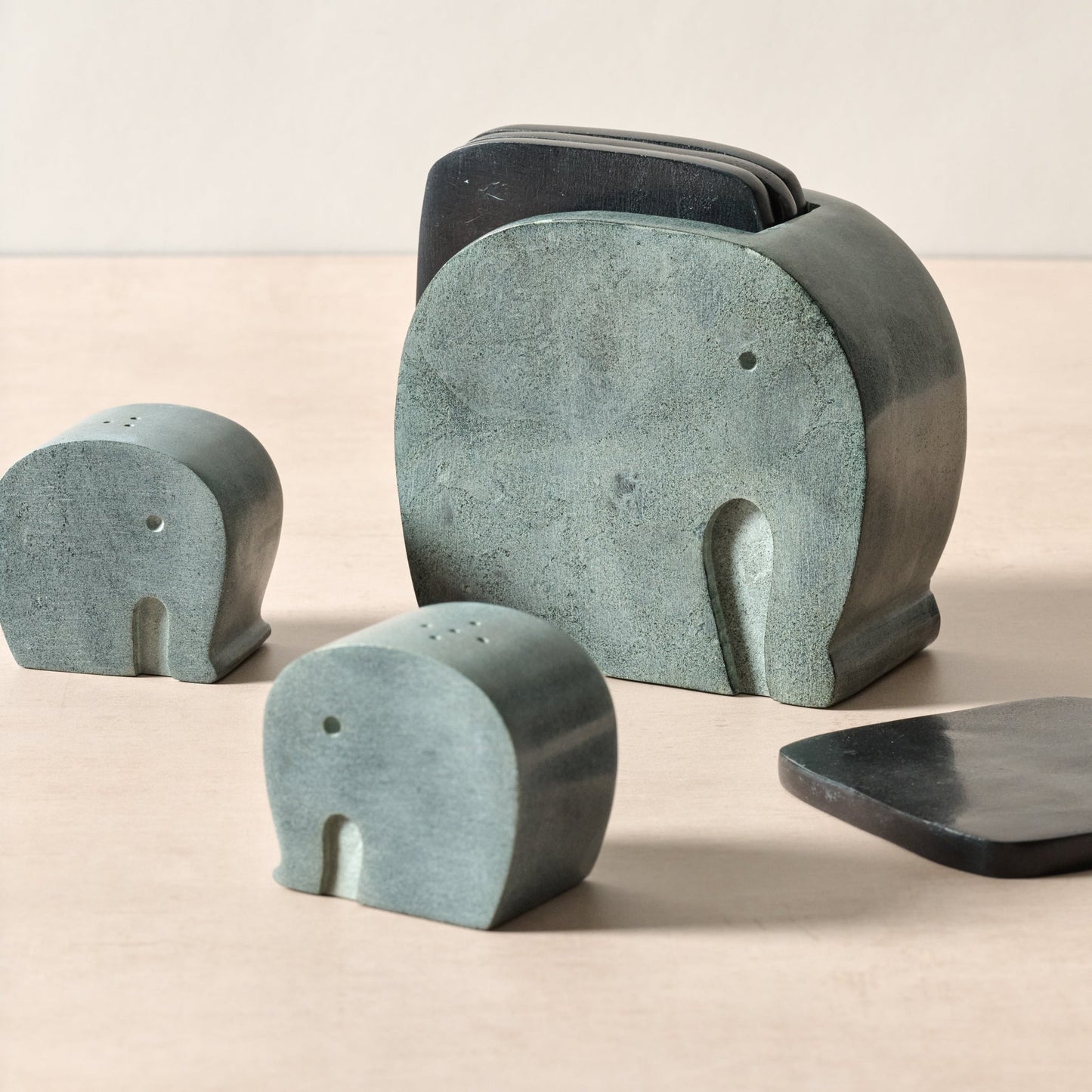 Salt & pepper shakers elephant stn 2.5Lx2.25H gray