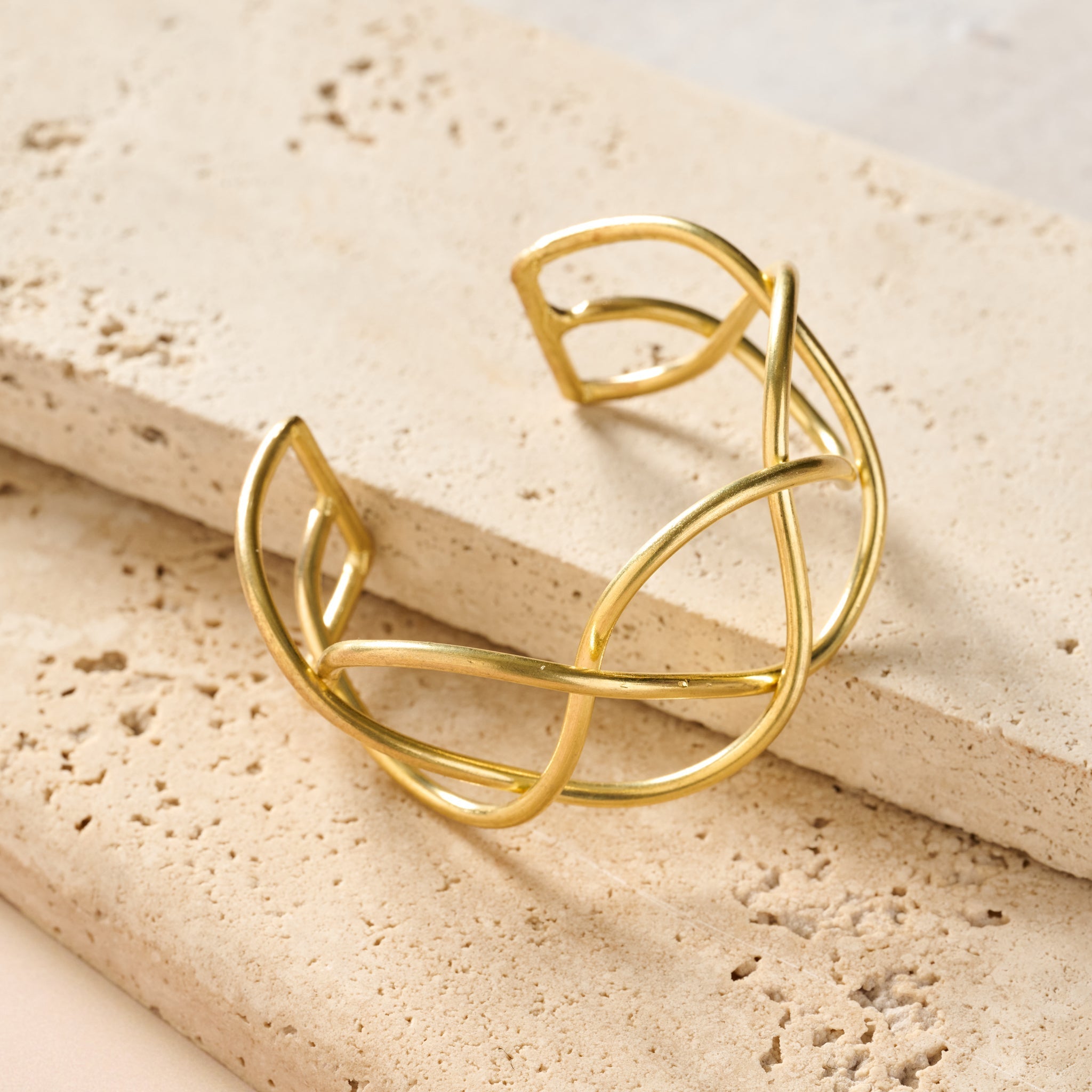 Bracelet cuff infinity twist brass 1.5W gold