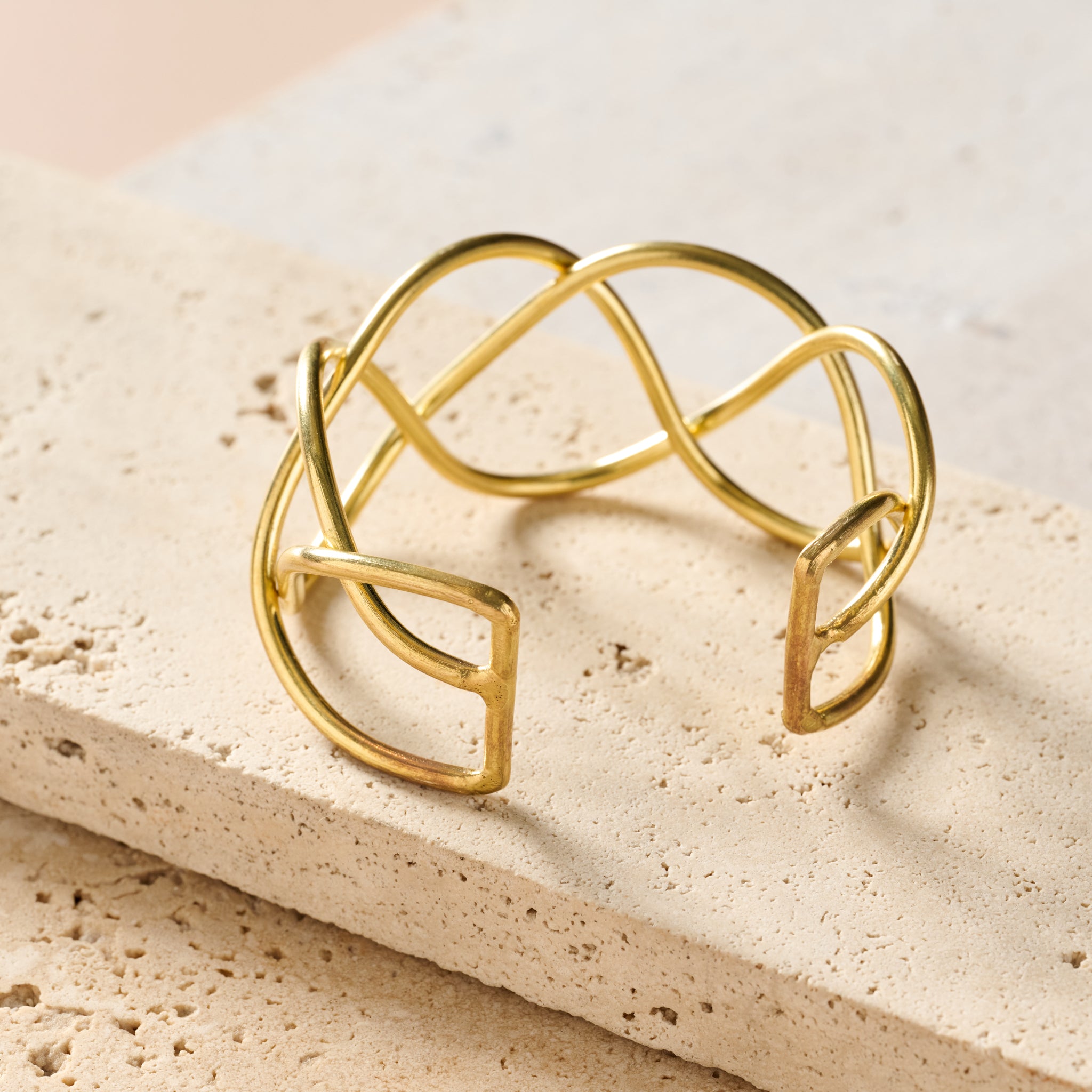 Bracelet cuff infinity twist brass 1.5W gold