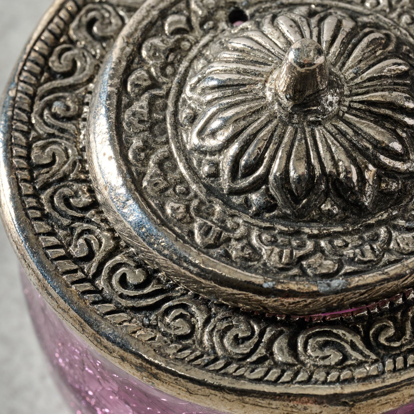 Jar with lid crackle glass/br 3Dx3H purple/silver