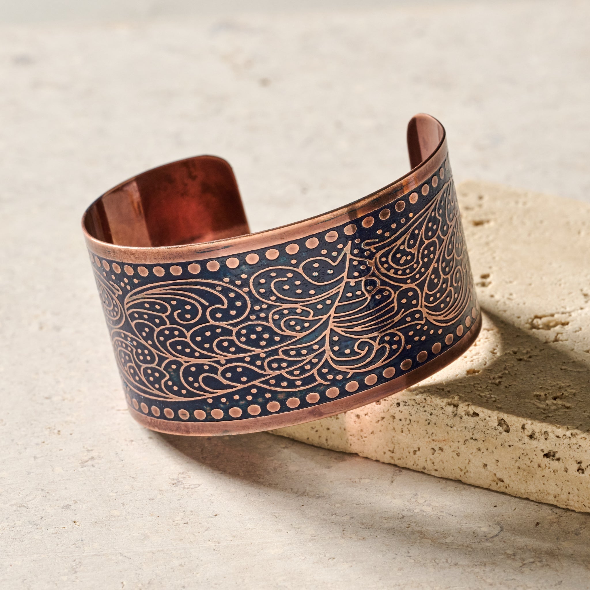 Bracelet cuff paisley mtl 1.75W adj antq cppr/navy