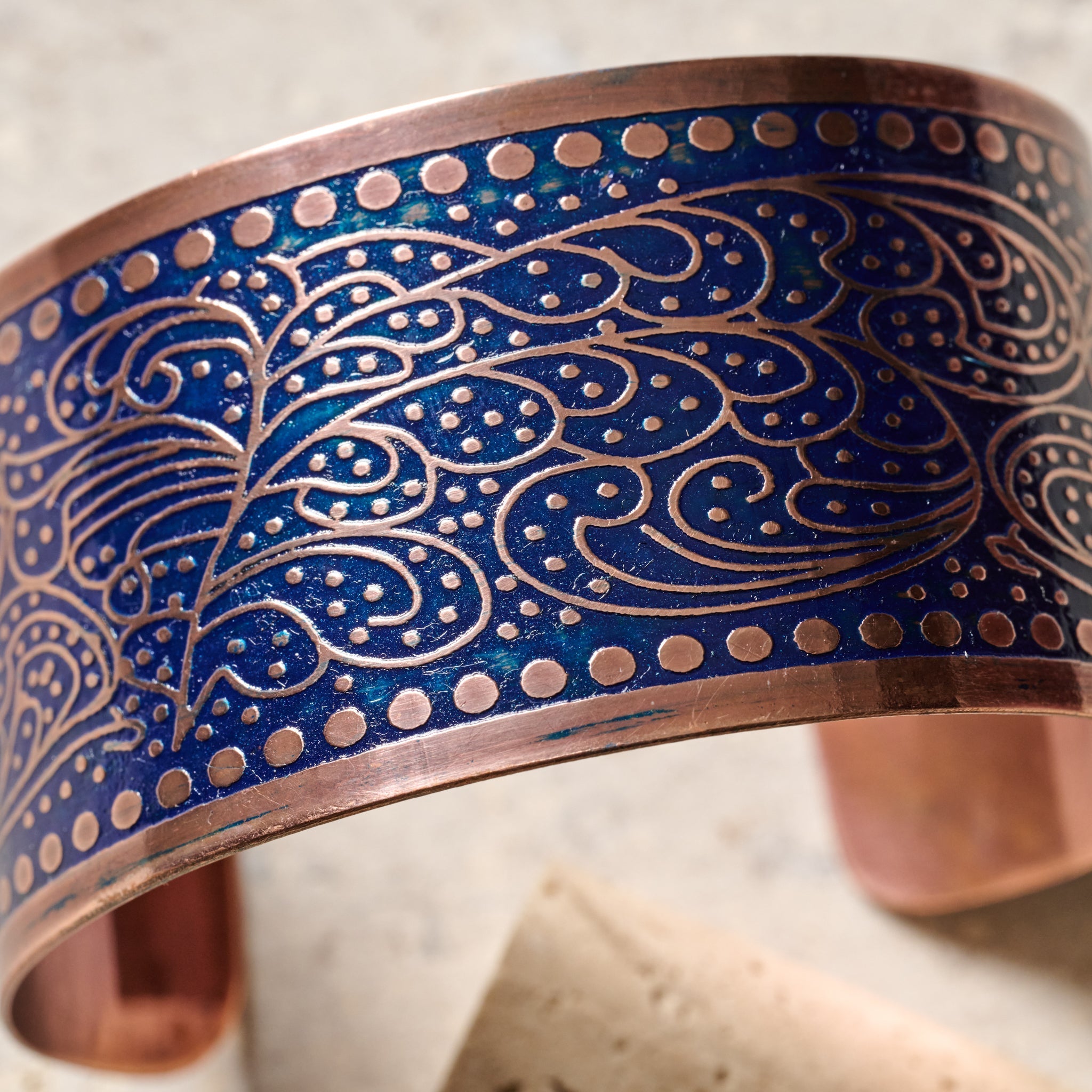 Bracelet cuff paisley mtl 1.75W adj antq cppr/navy