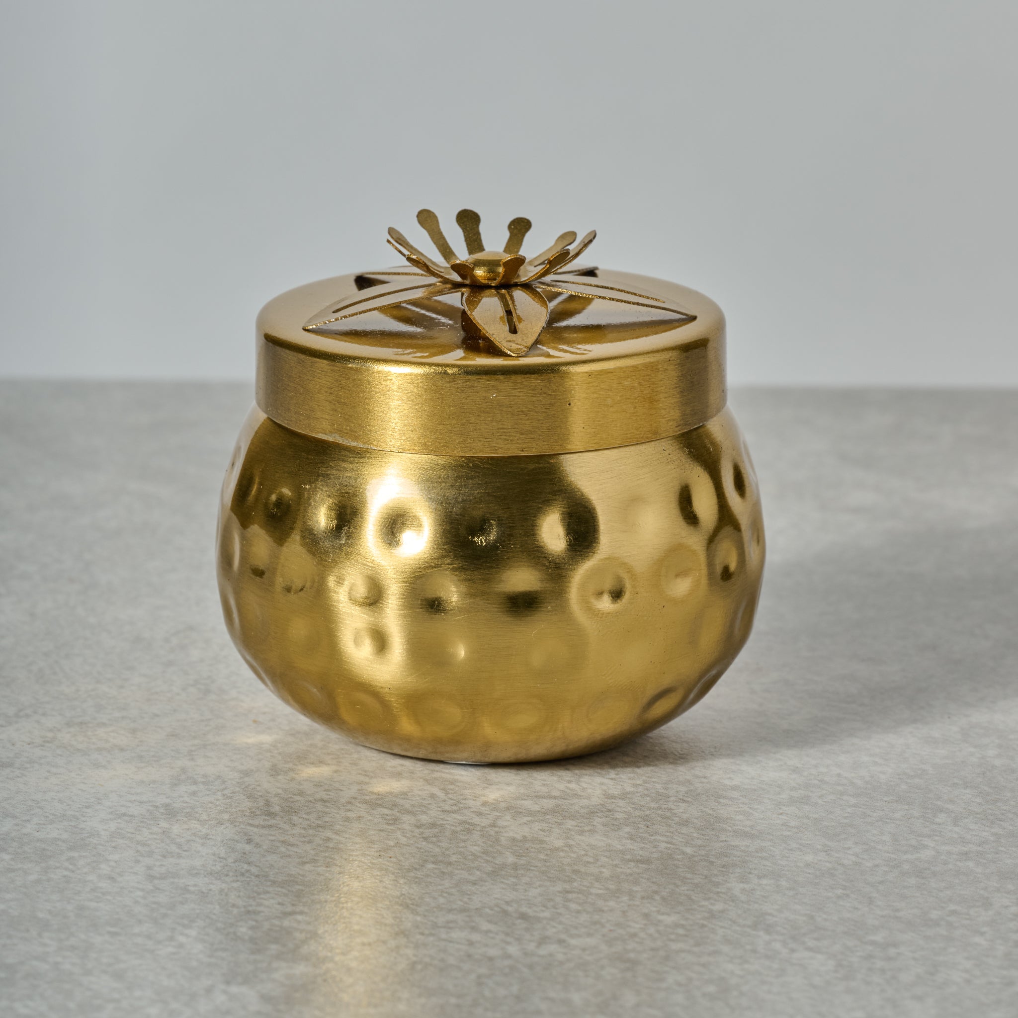 Box w/lid single flower iron 3Dx2.5H brass