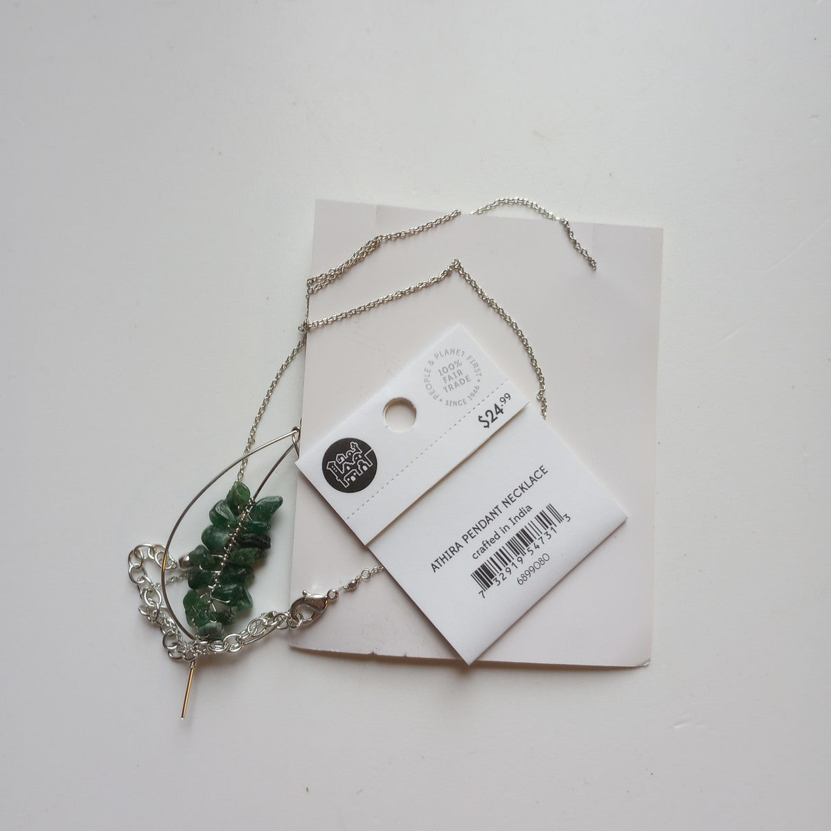 Necklace green leaf pend brass/stone 23L silv/grn